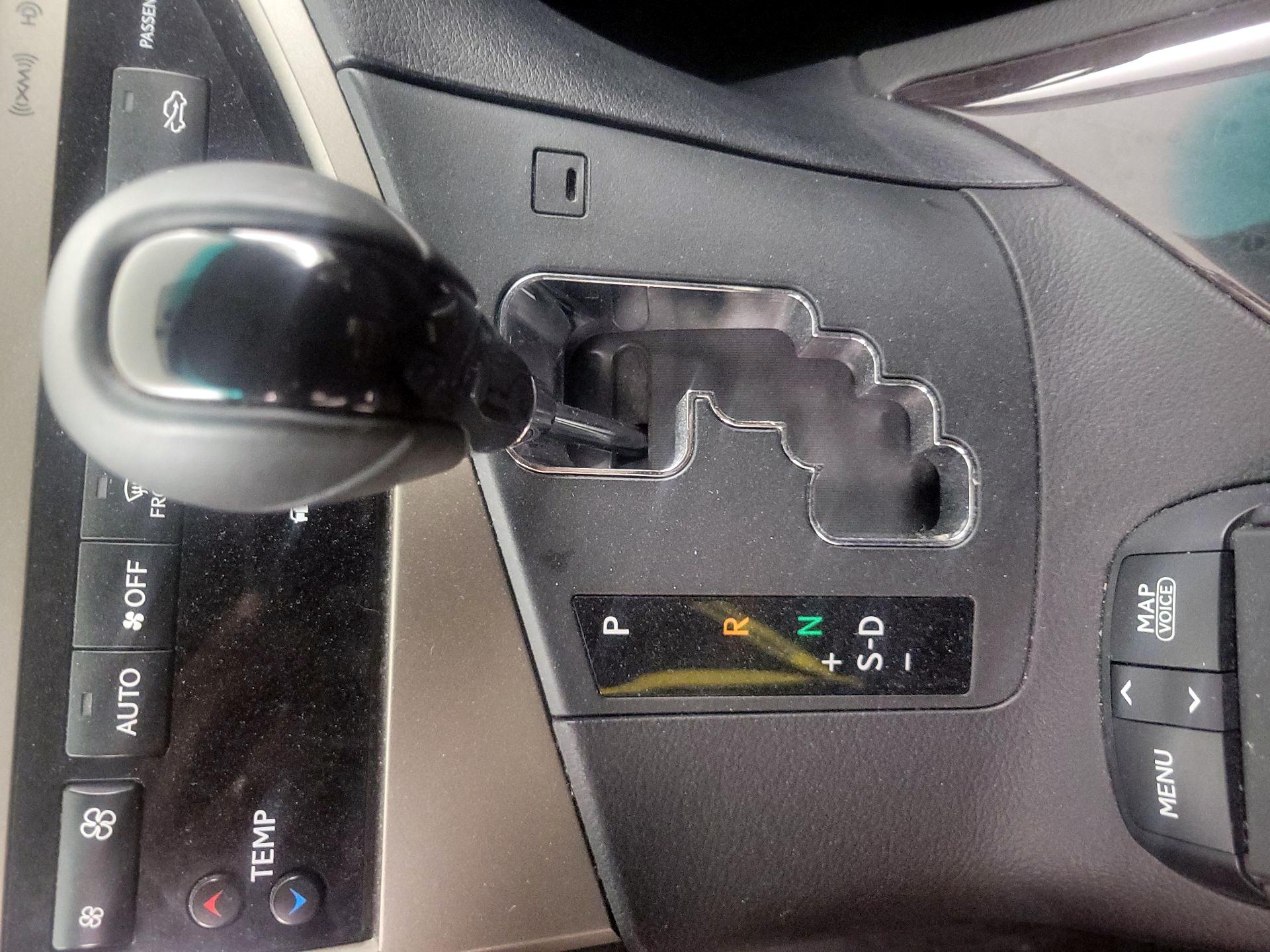 Thumbnail: 2015 Lexus RX - 18