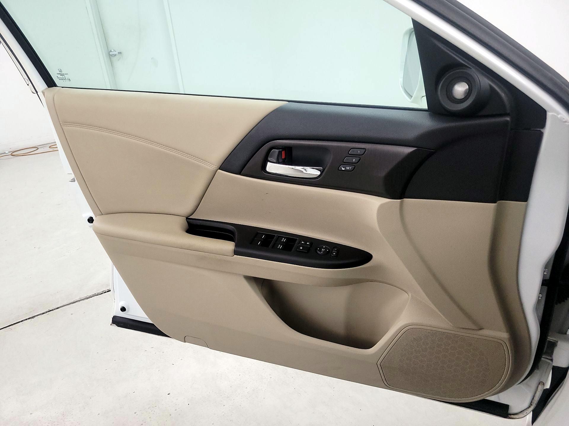 Thumbnail: 2015 Honda Accord - 12