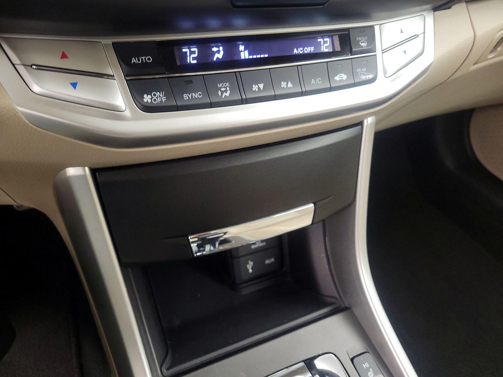 Thumbnail: 2015 Honda Accord - 16