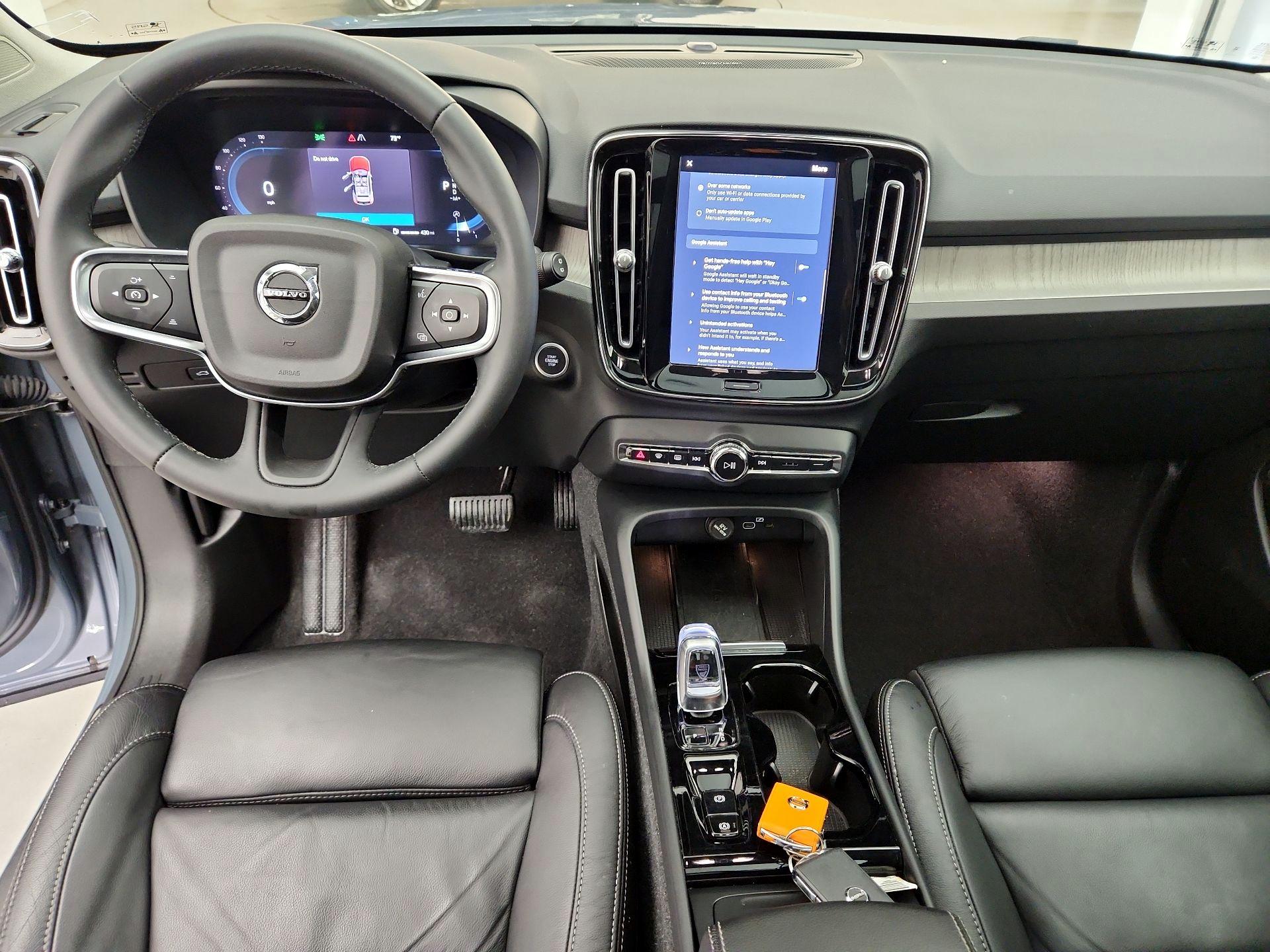 Thumbnail: 2023 Volvo XC40 - 9