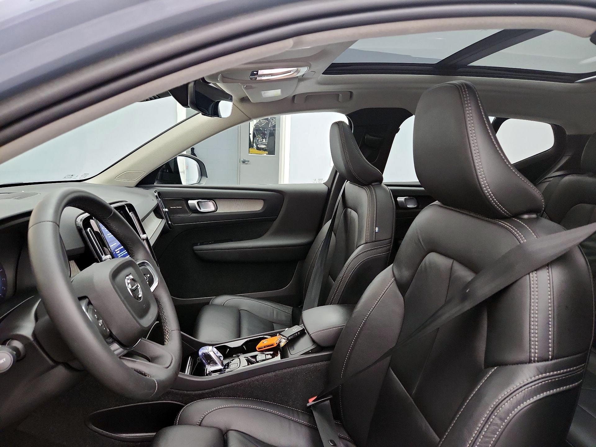 Thumbnail: 2023 Volvo XC40 - 19