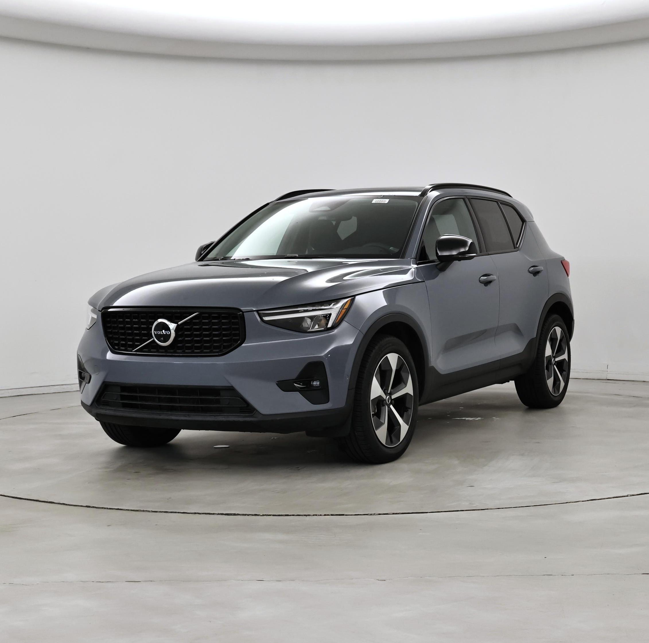 Thumbnail: 2023 Volvo XC40 - 4