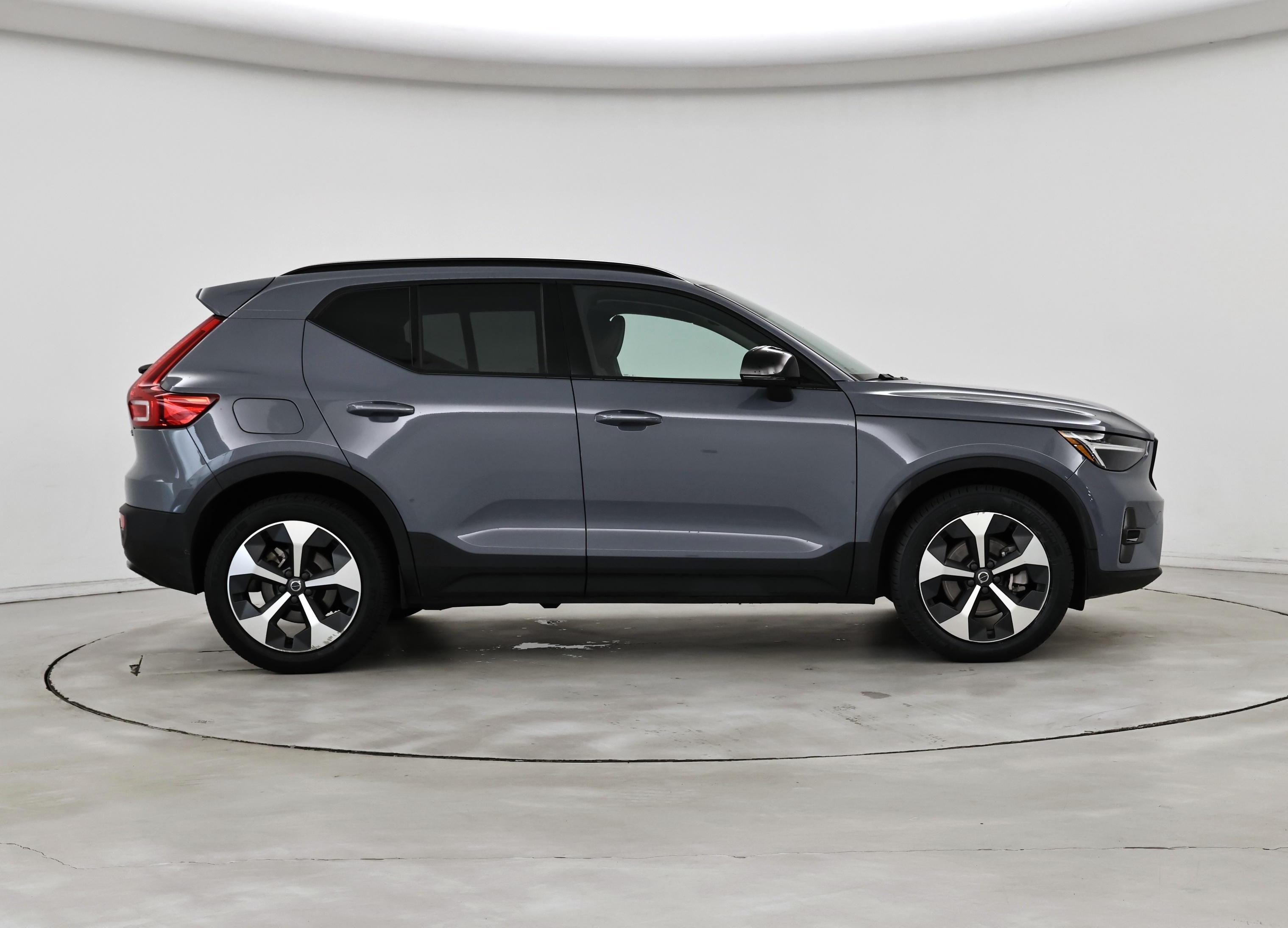 Thumbnail: 2023 Volvo XC40 - 7