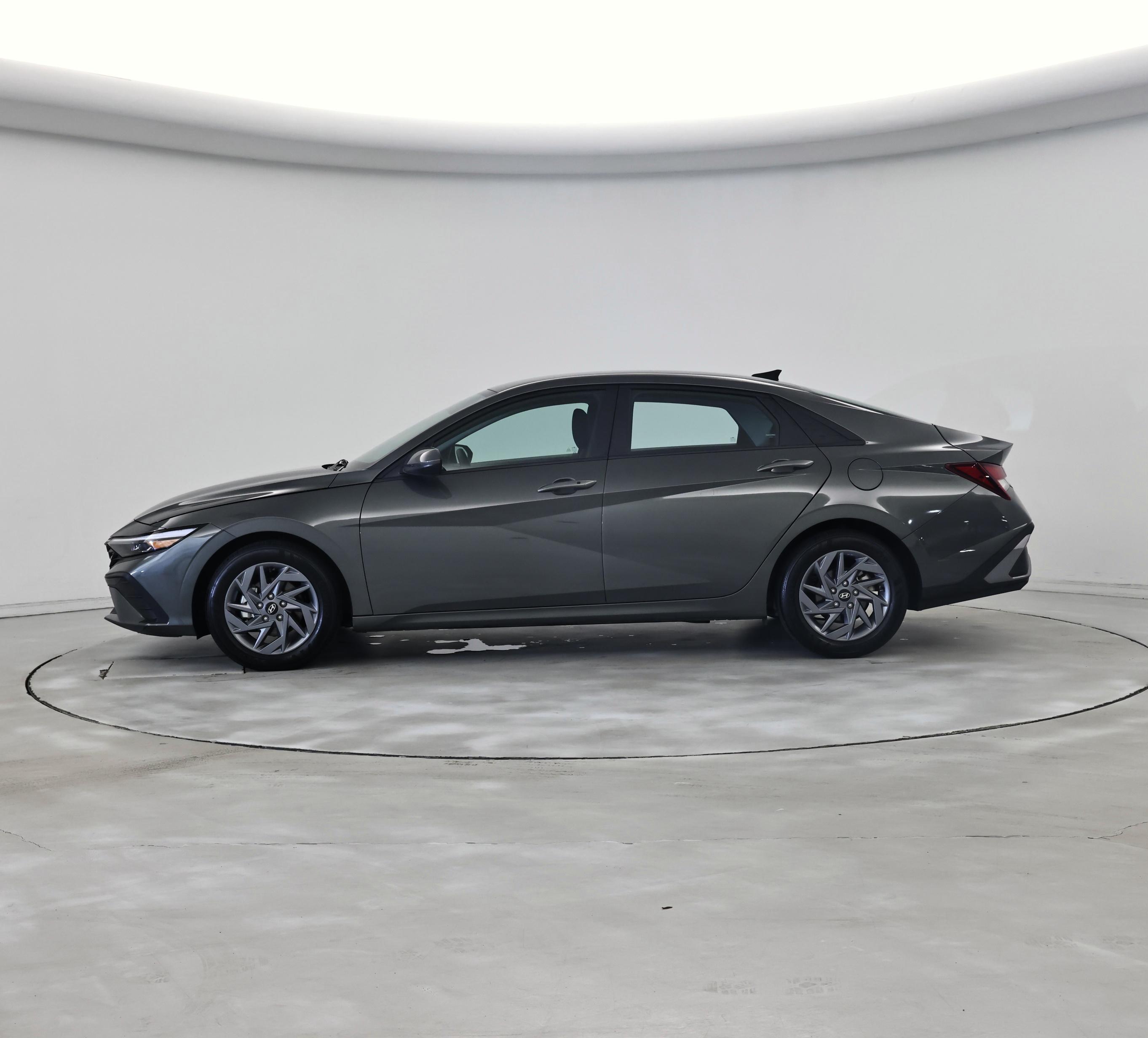 Thumbnail: 2024 Hyundai Elantra - 3