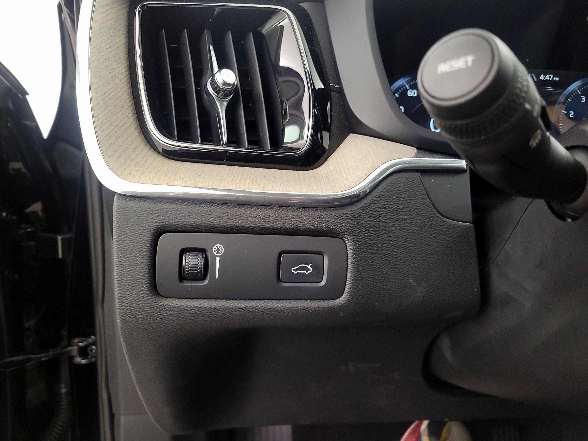 Thumbnail: 2019 Volvo XC60 - 11