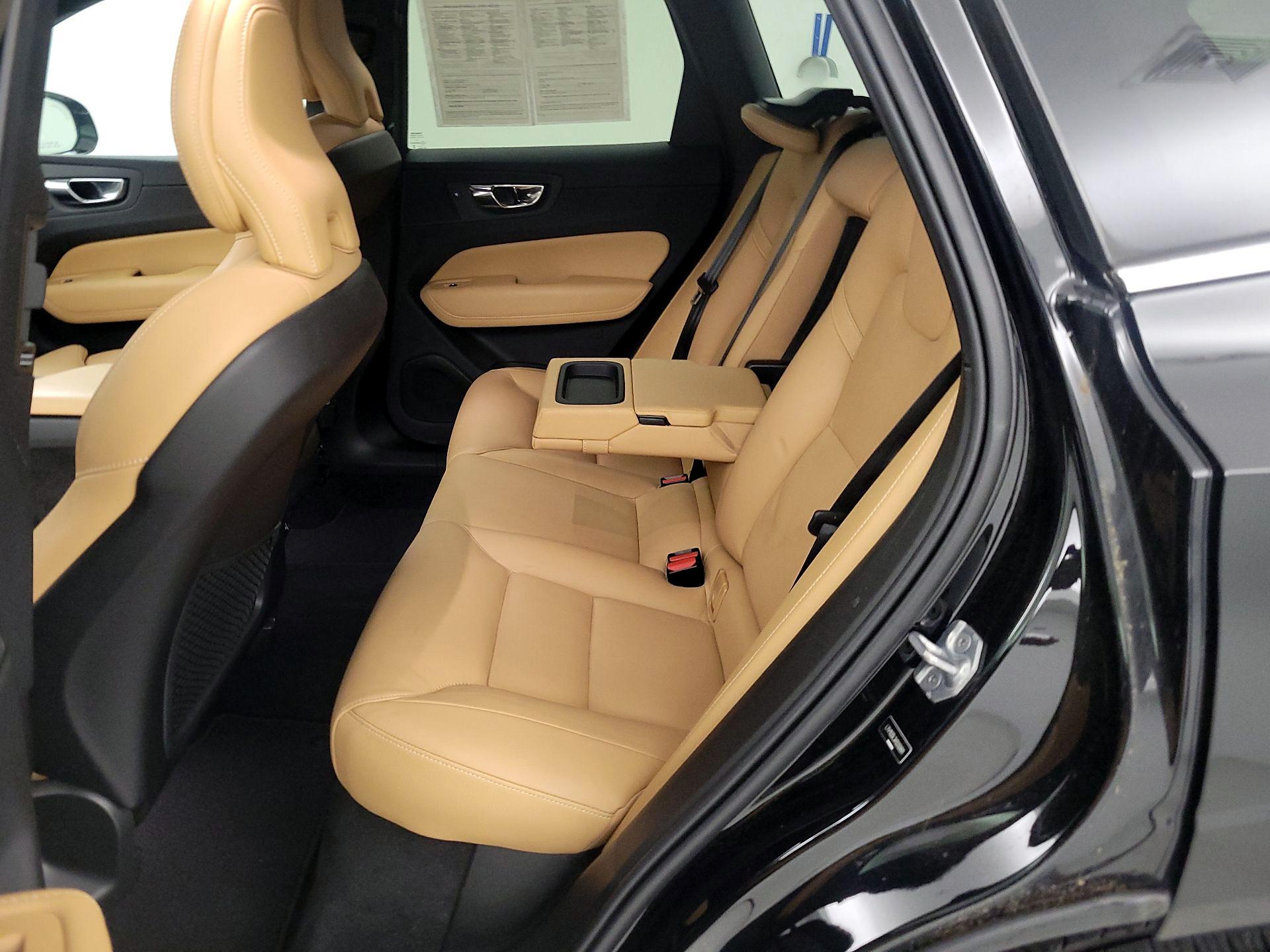 Thumbnail: 2019 Volvo XC60 - 18