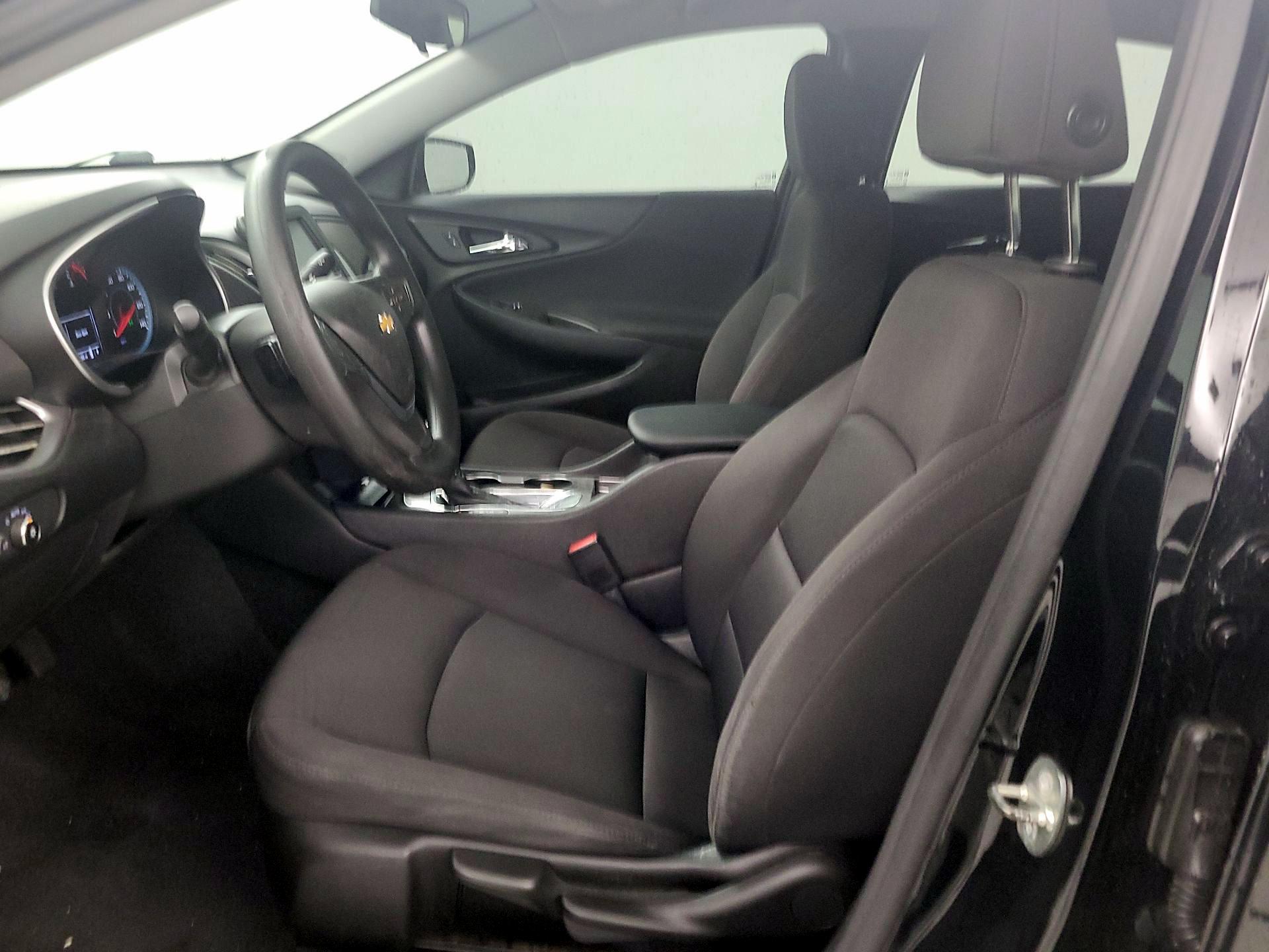 Thumbnail: 2018 Chevrolet Malibu - 9