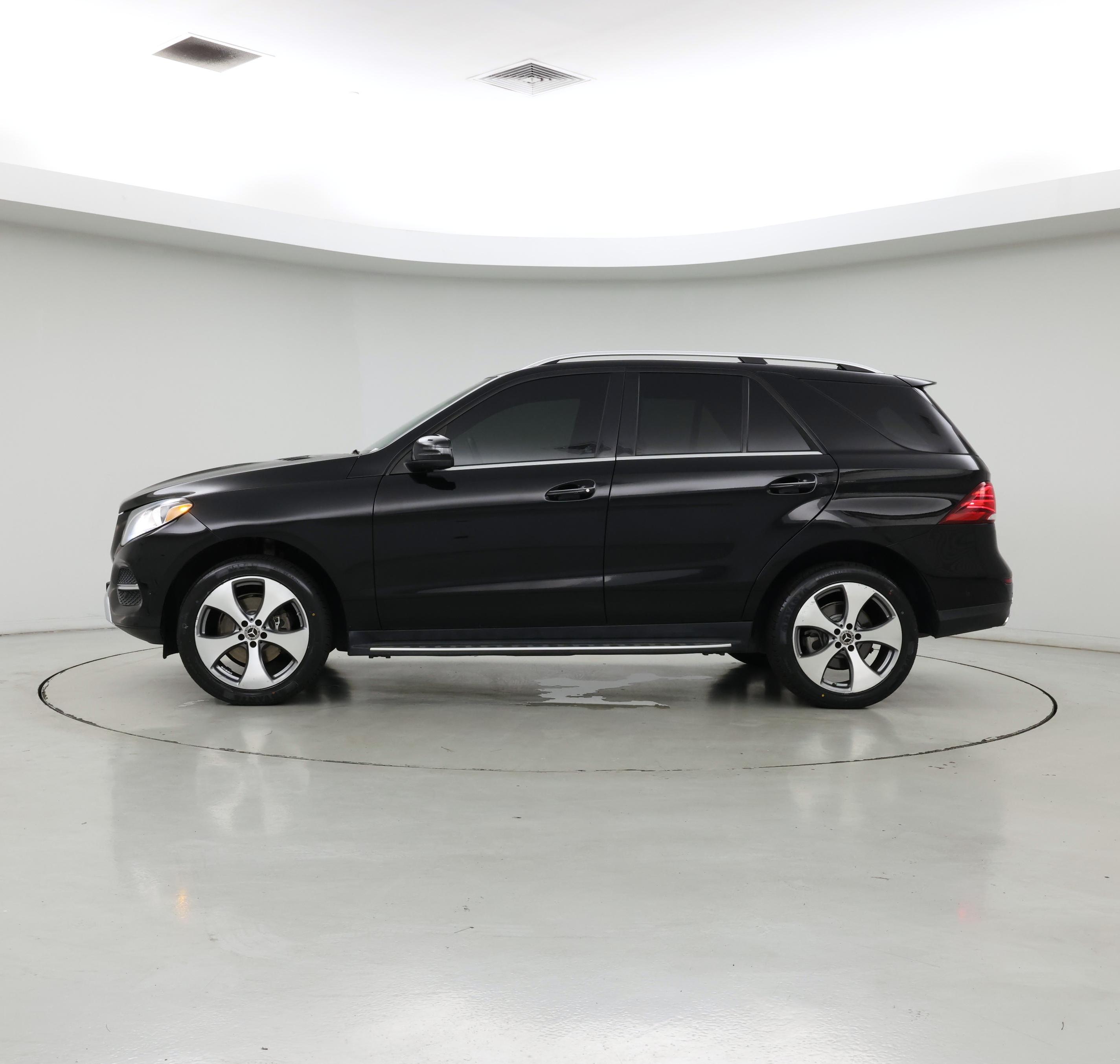 Thumbnail: 2017 Mercedes-Benz GLE - 3