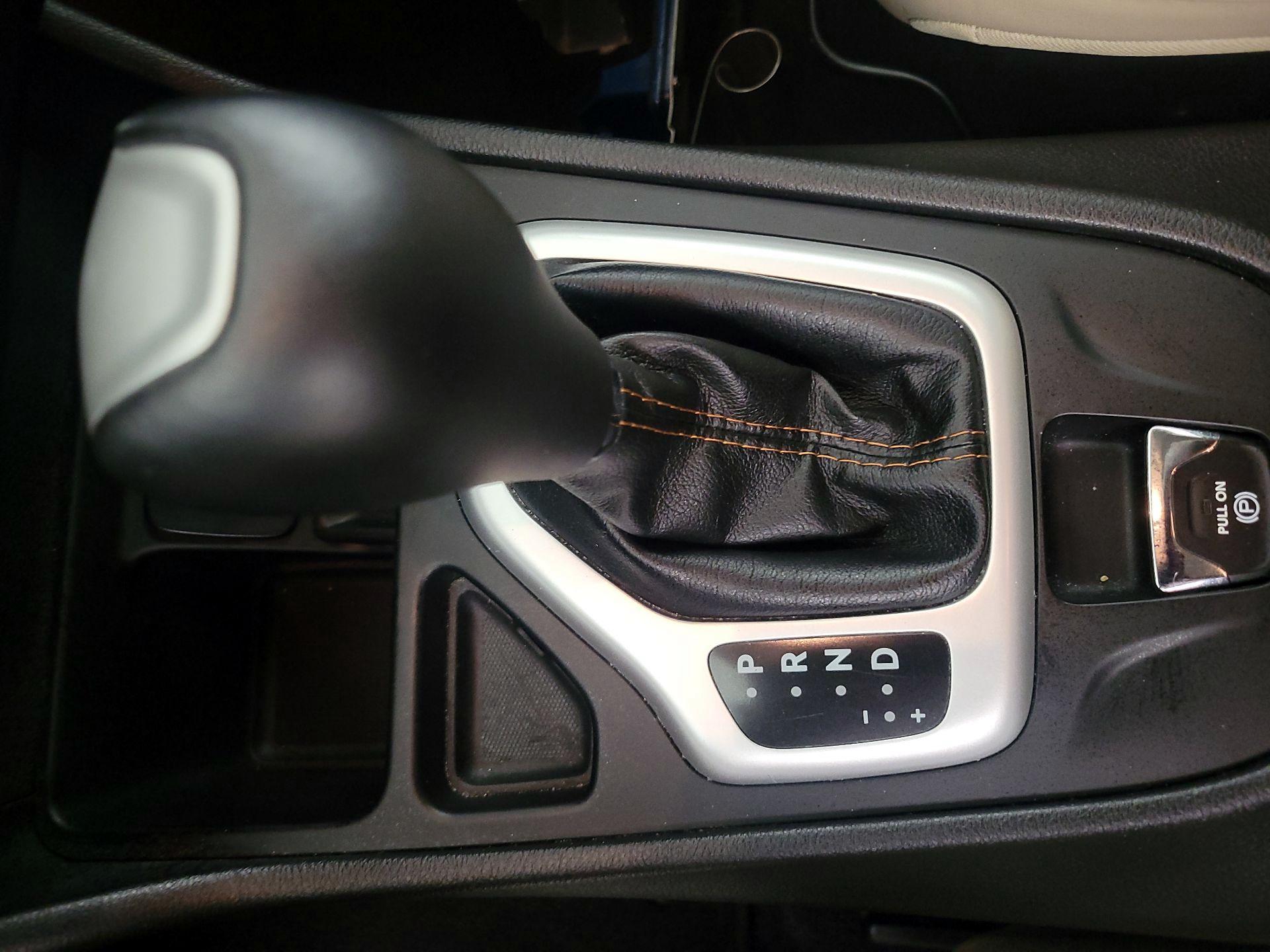 Thumbnail: 2017 Jeep Cherokee - 18