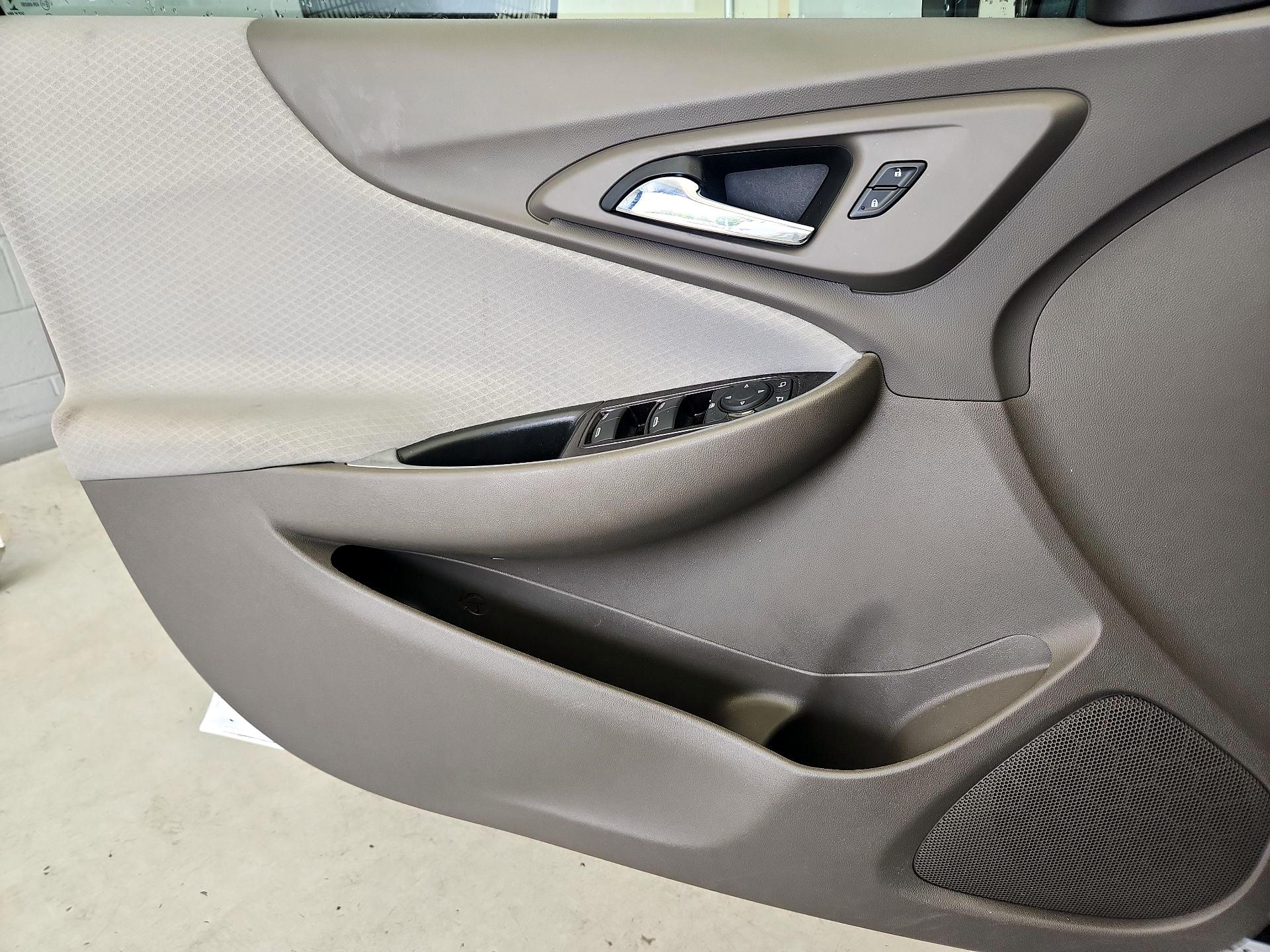 Thumbnail: 2021 Chevrolet Malibu - 12