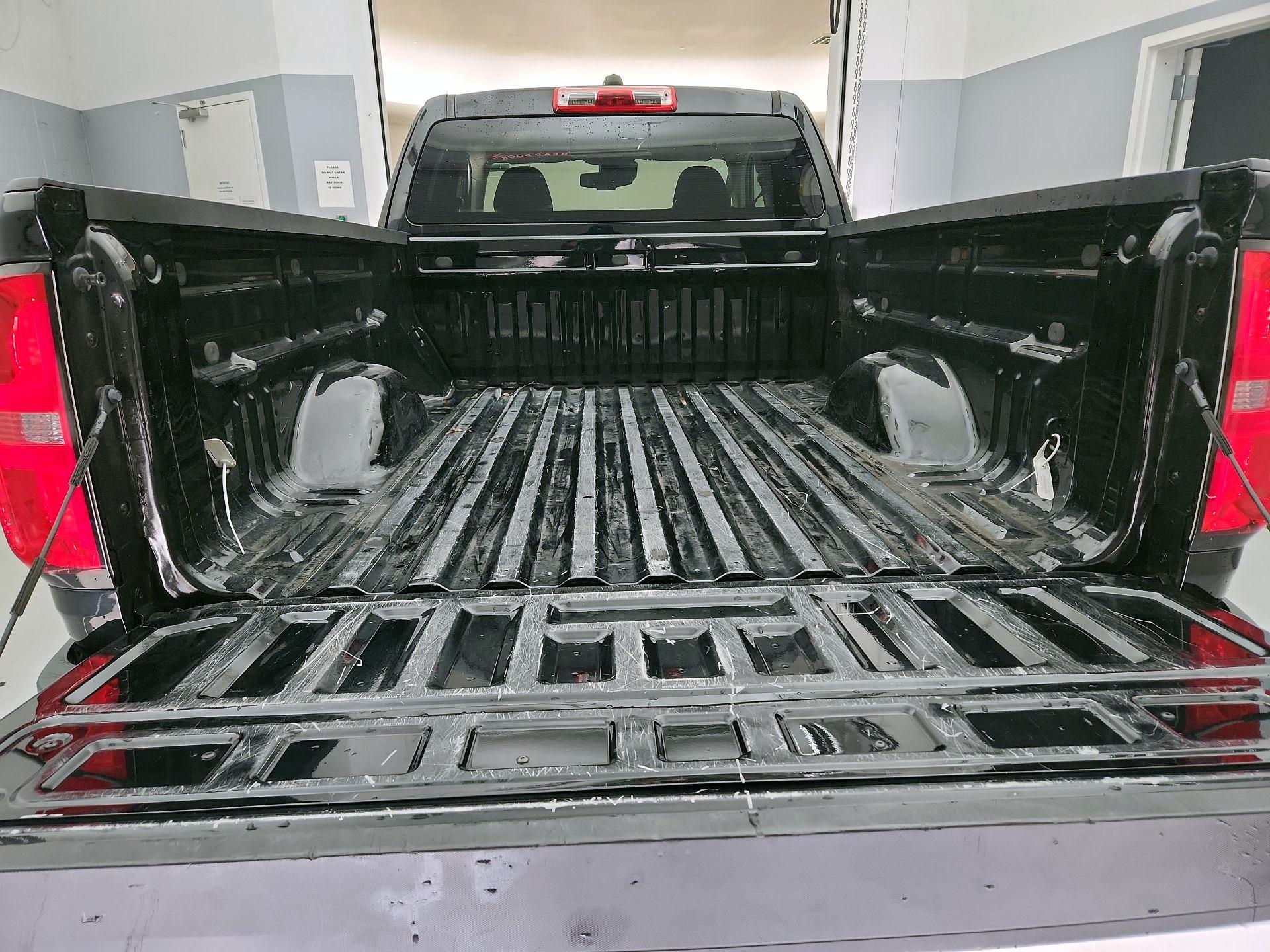 Thumbnail: 2022 Chevrolet Colorado - 19