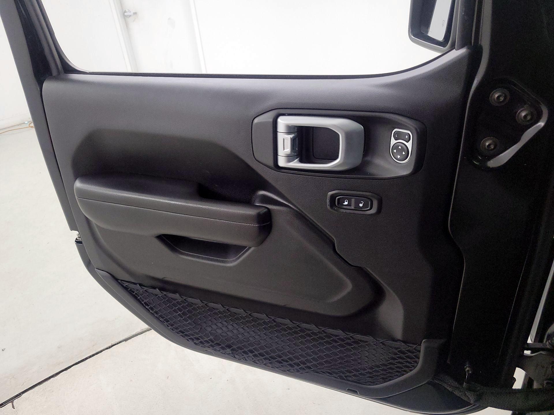 Thumbnail: 2018 Jeep Wrangler - 12
