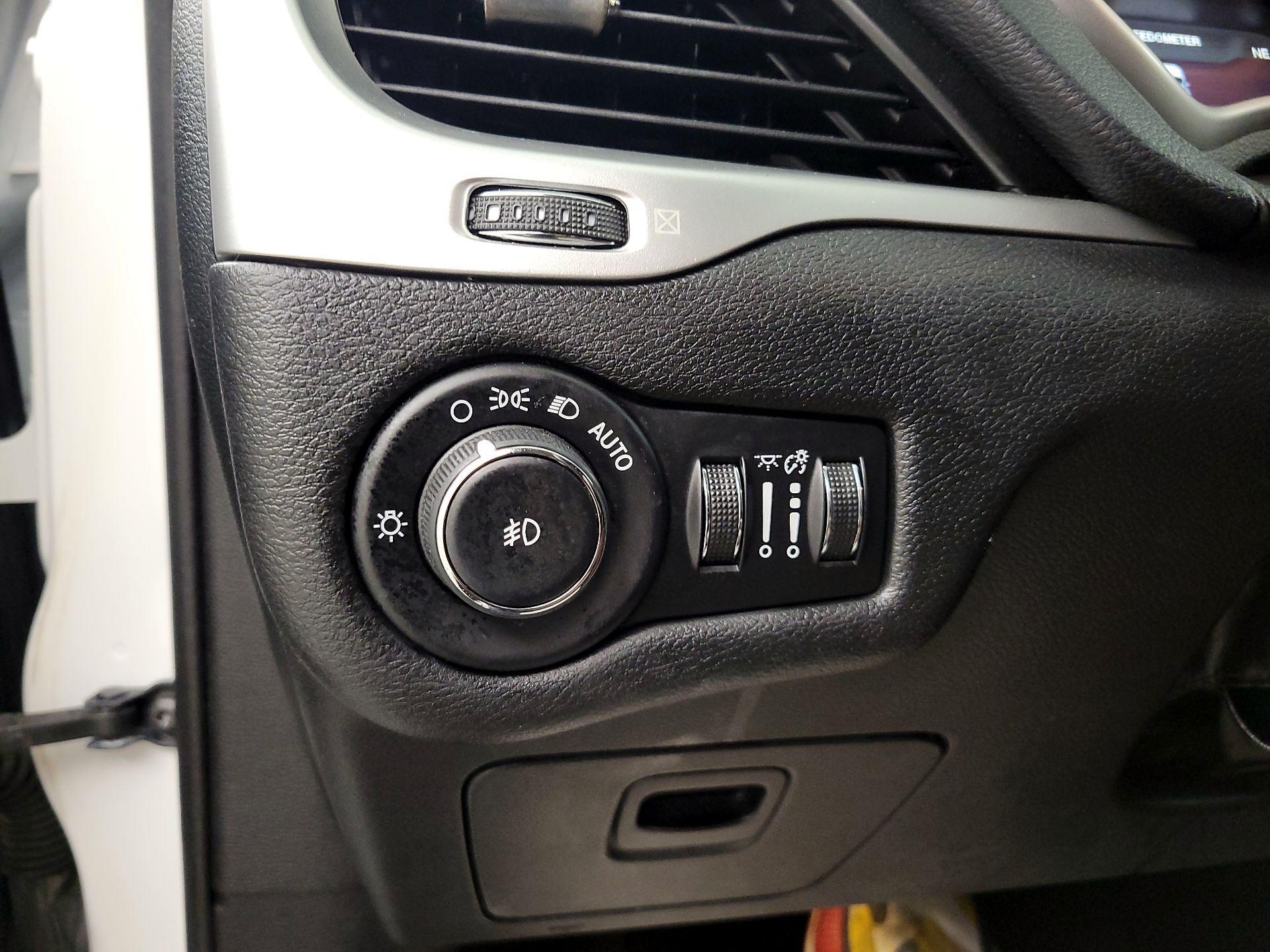 Thumbnail: 2016 Jeep Cherokee - 13