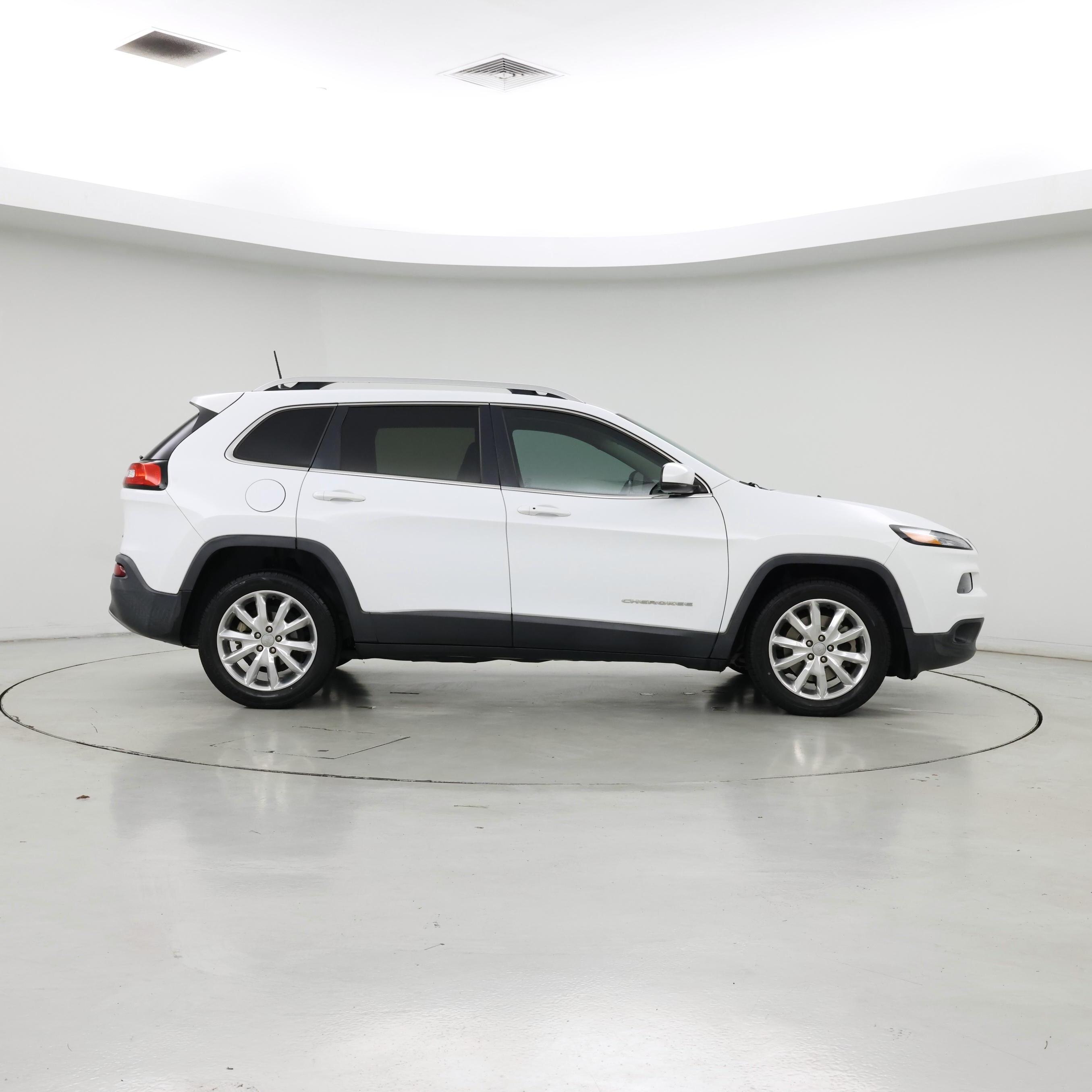 Thumbnail: 2016 Jeep Cherokee - 7