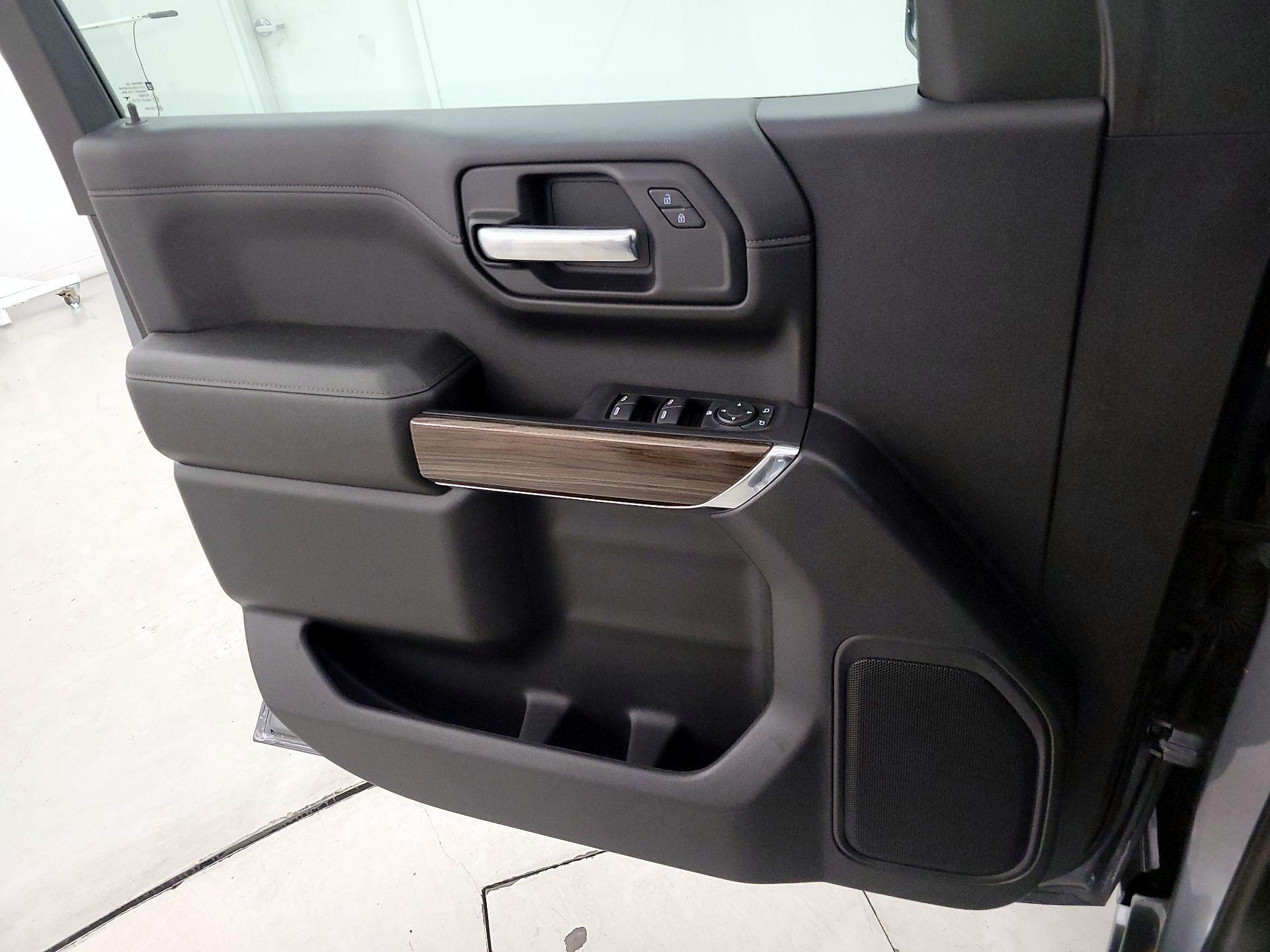 Thumbnail: 2019 Chevrolet Silverado 1500 - 12