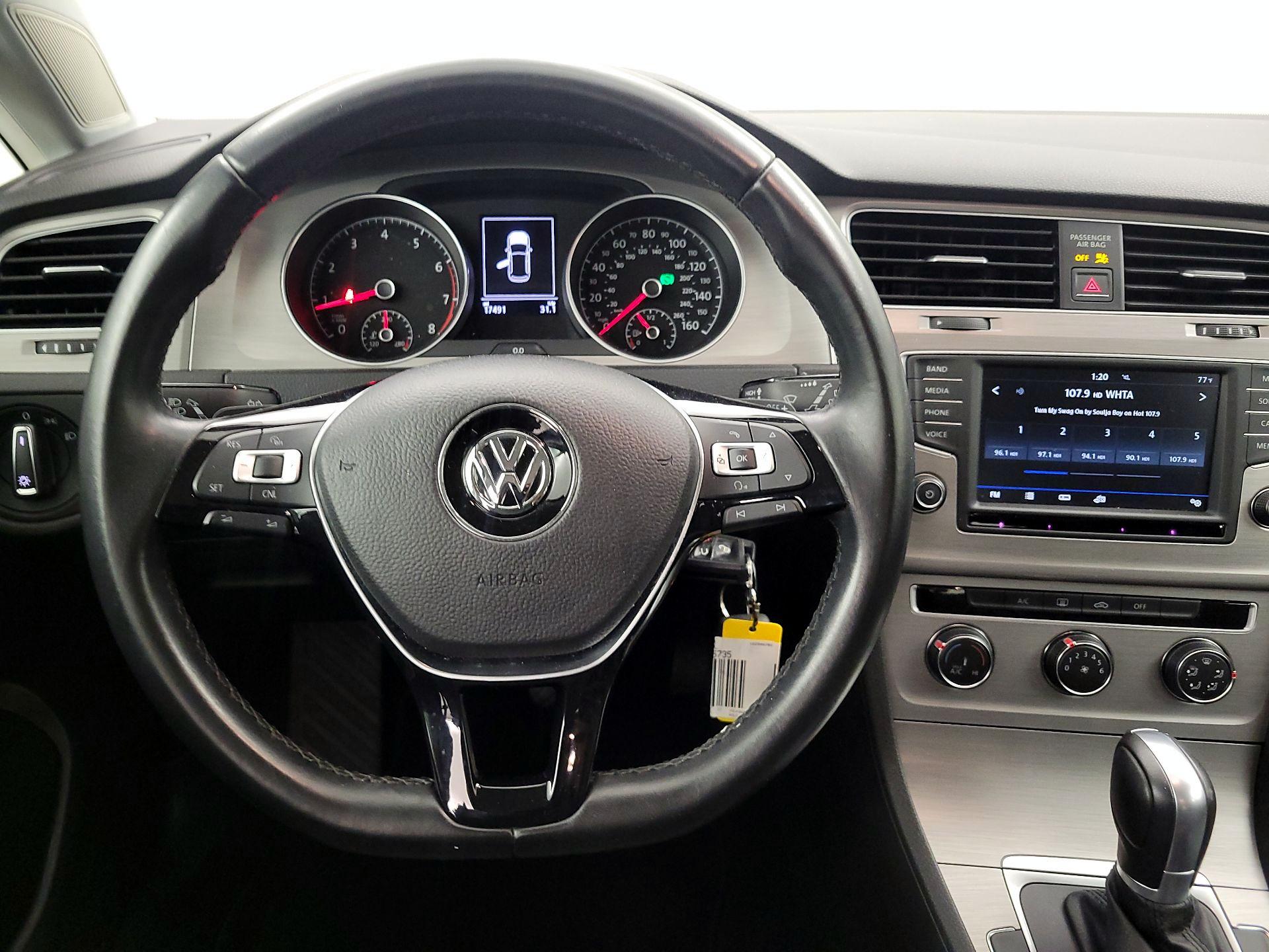 Thumbnail: 2017 Volkswagen Golf - 10