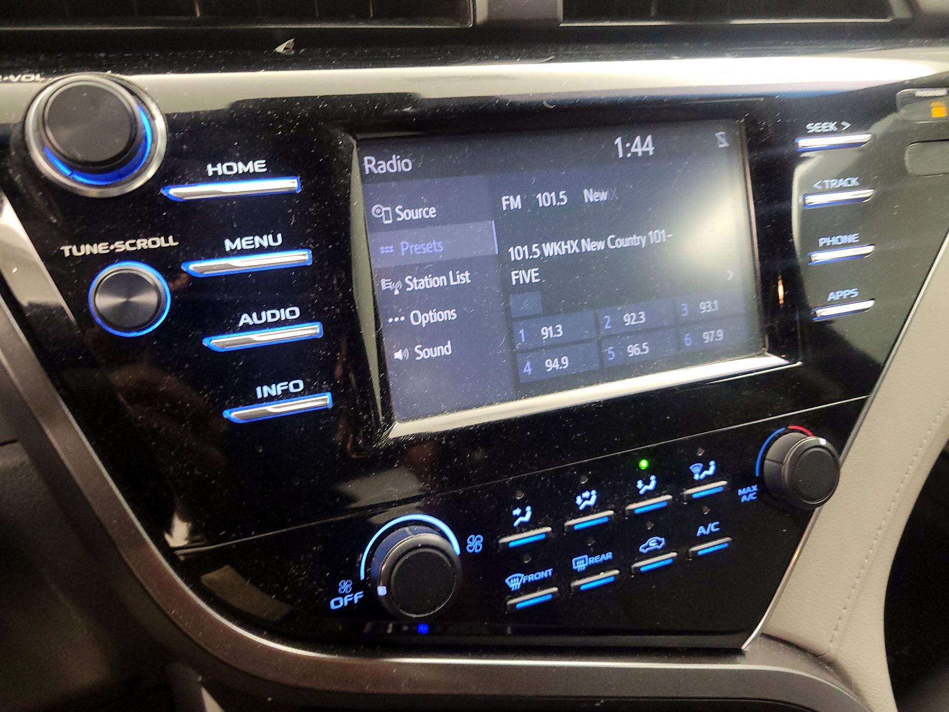 Thumbnail: 2018 Toyota Camry - 15