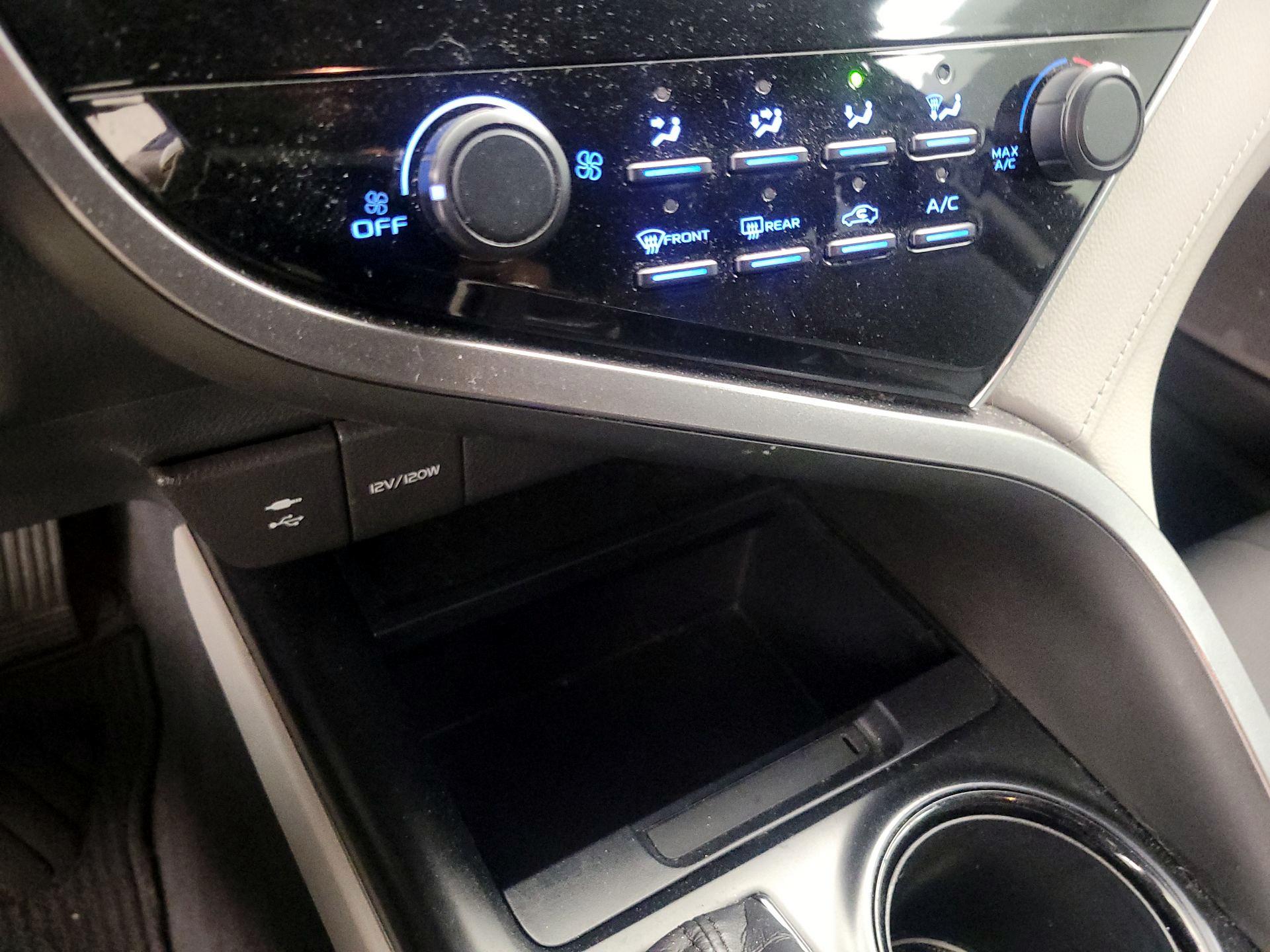 Thumbnail: 2018 Toyota Camry - 16