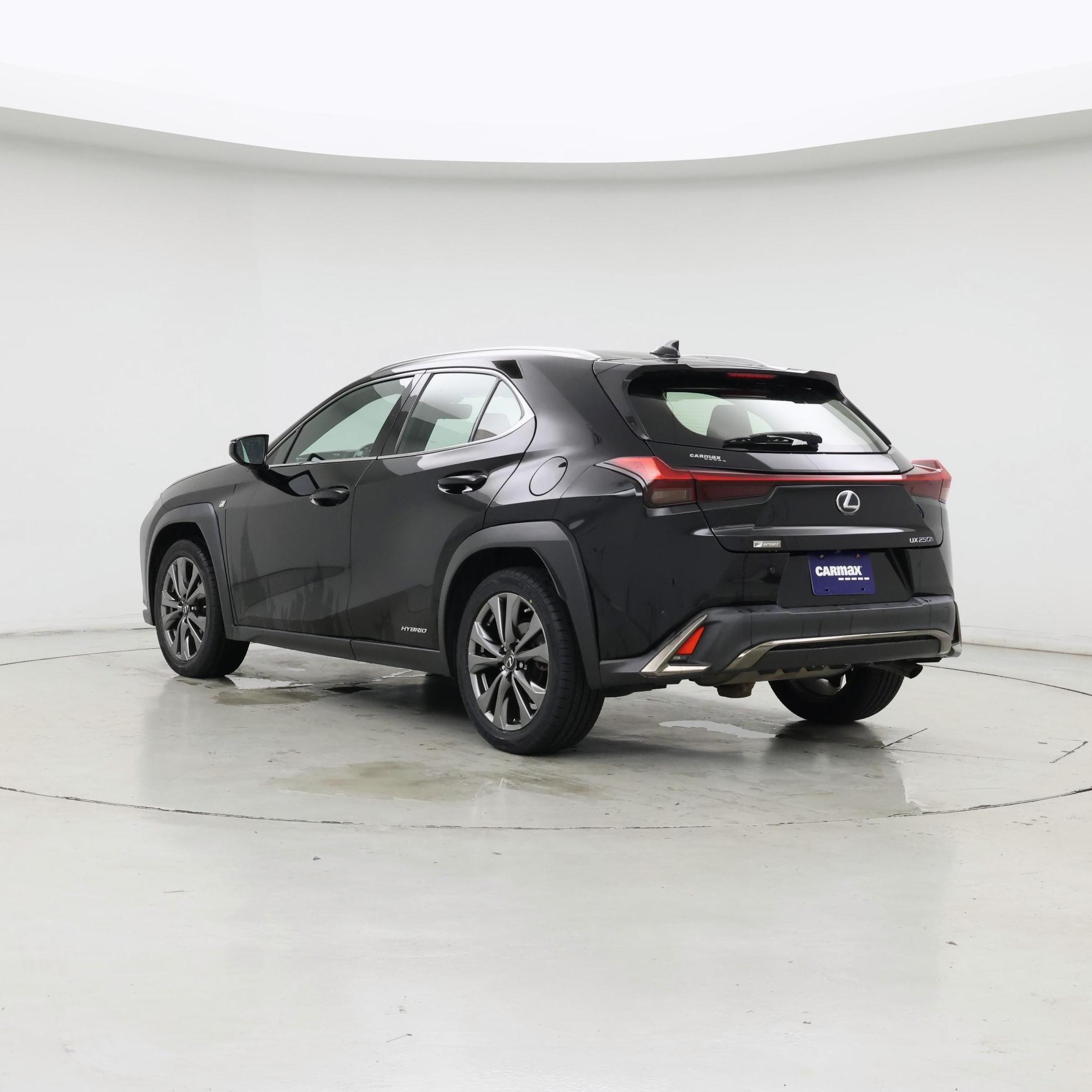 Thumbnail: 2021 Lexus UX - 2