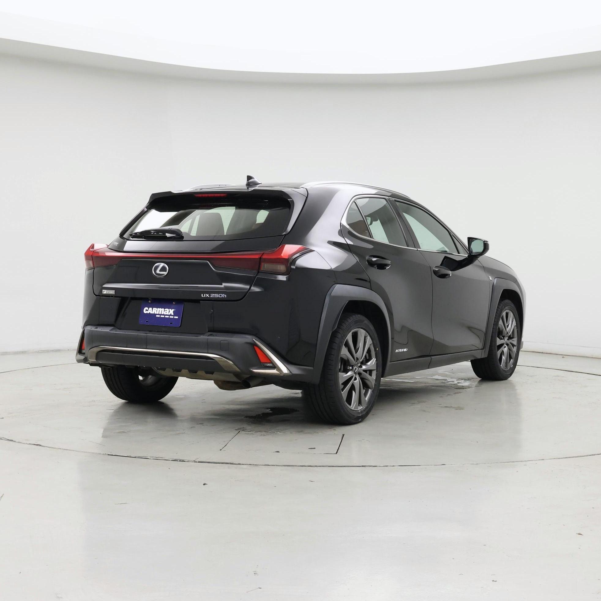 Thumbnail: 2021 Lexus UX - 8