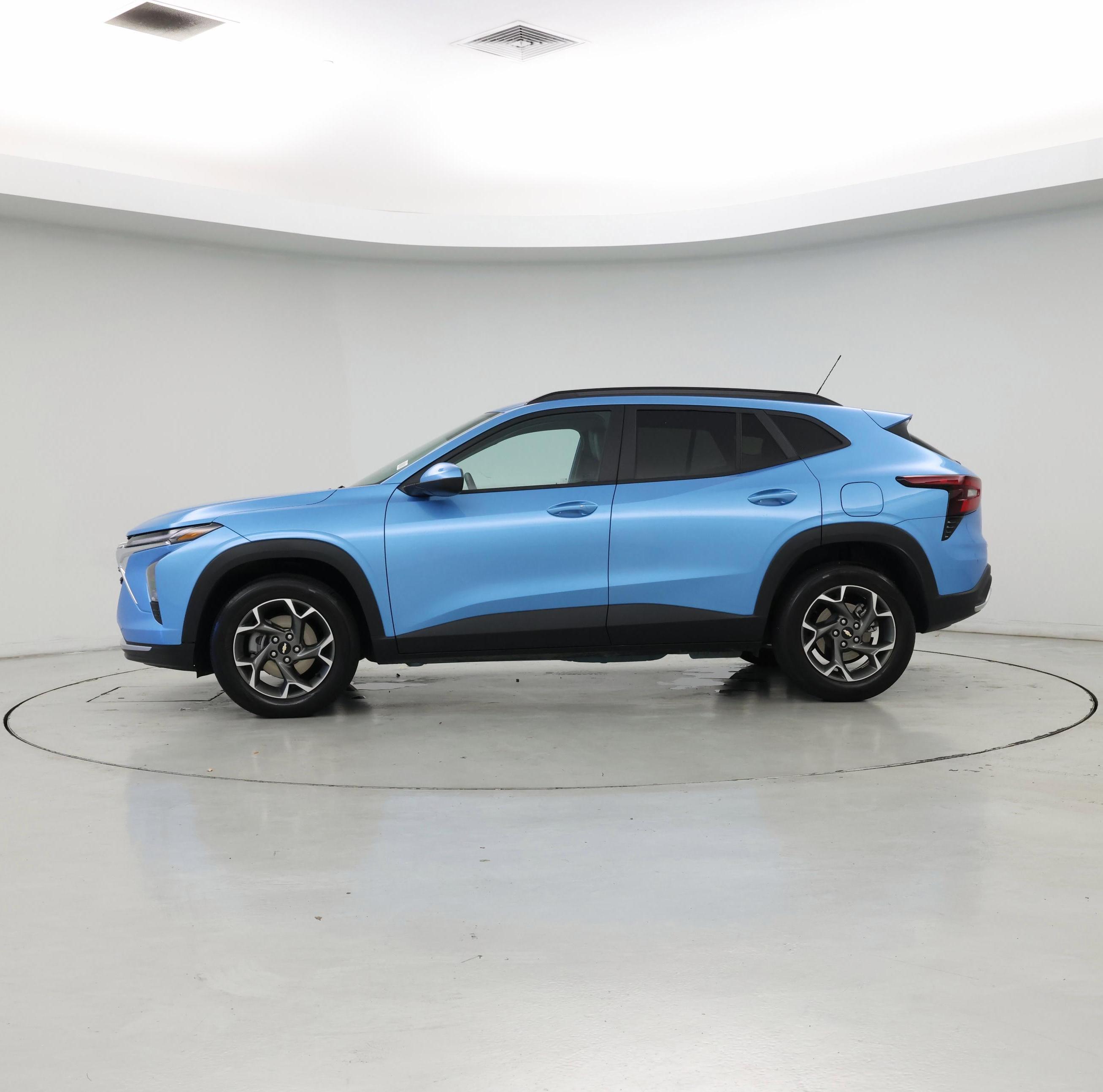 Thumbnail: 2025 Chevrolet Trax - 3