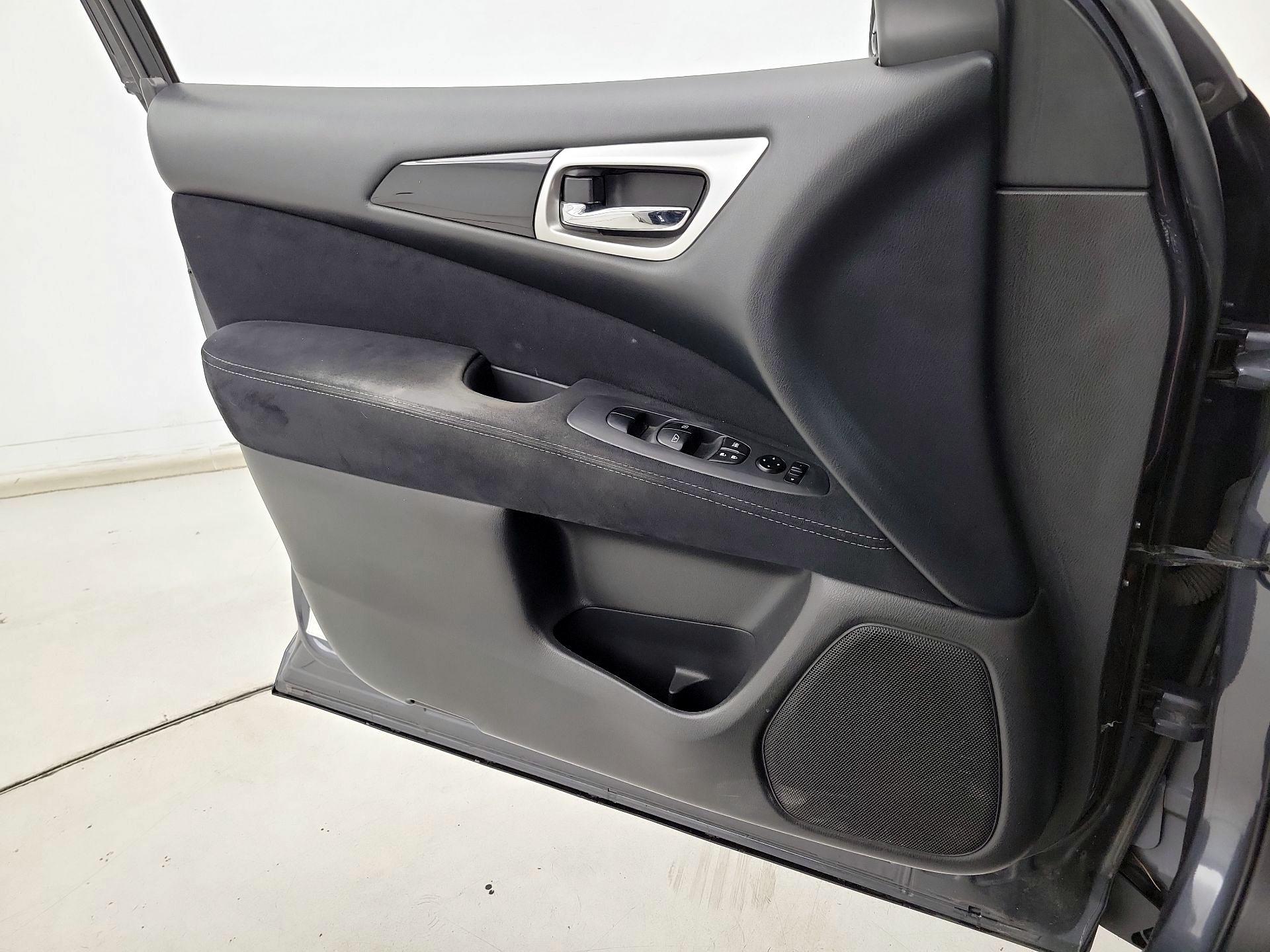 Thumbnail: 2013 Nissan Pathfinder - 12