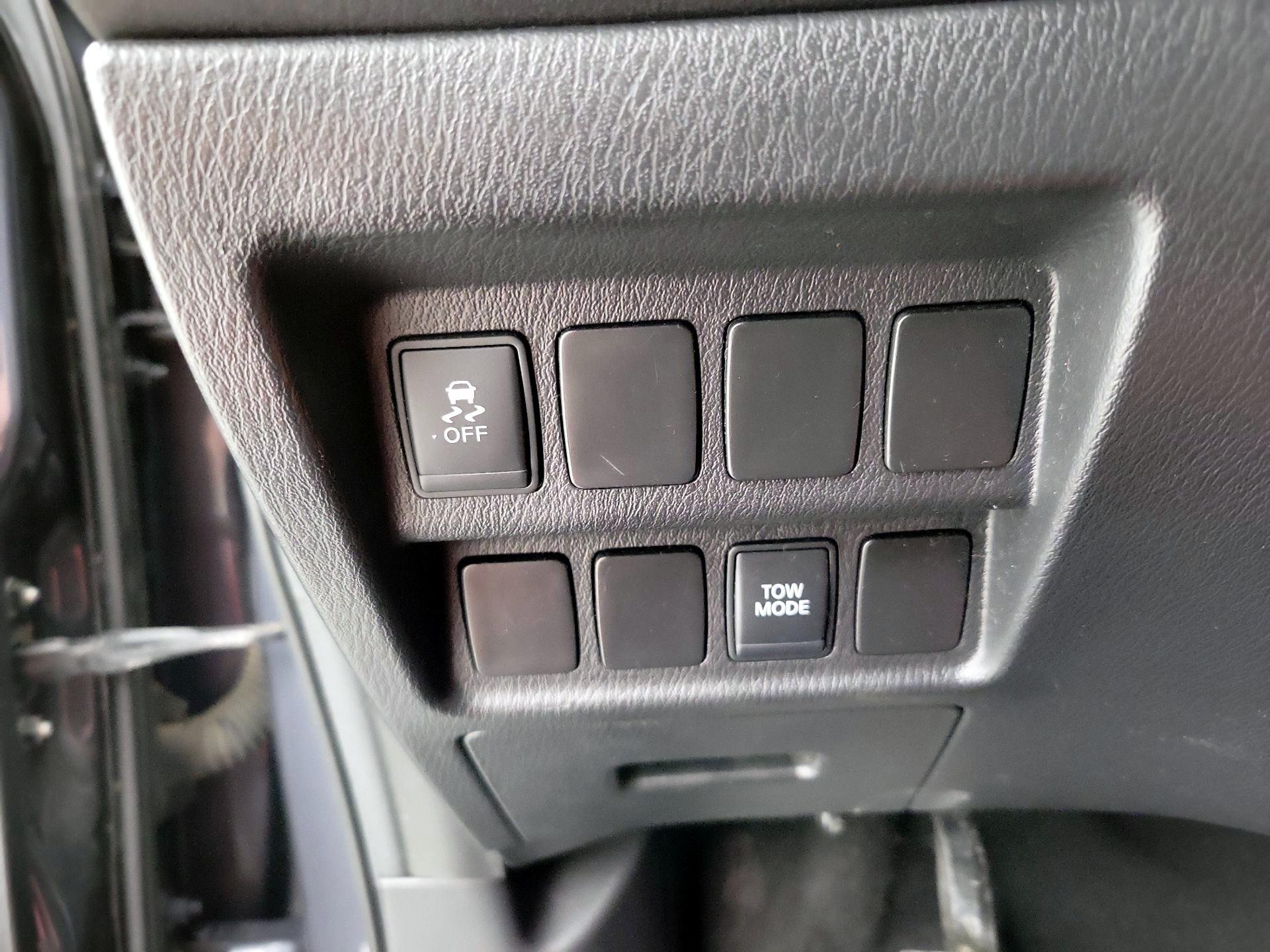 Thumbnail: 2013 Nissan Pathfinder - 13