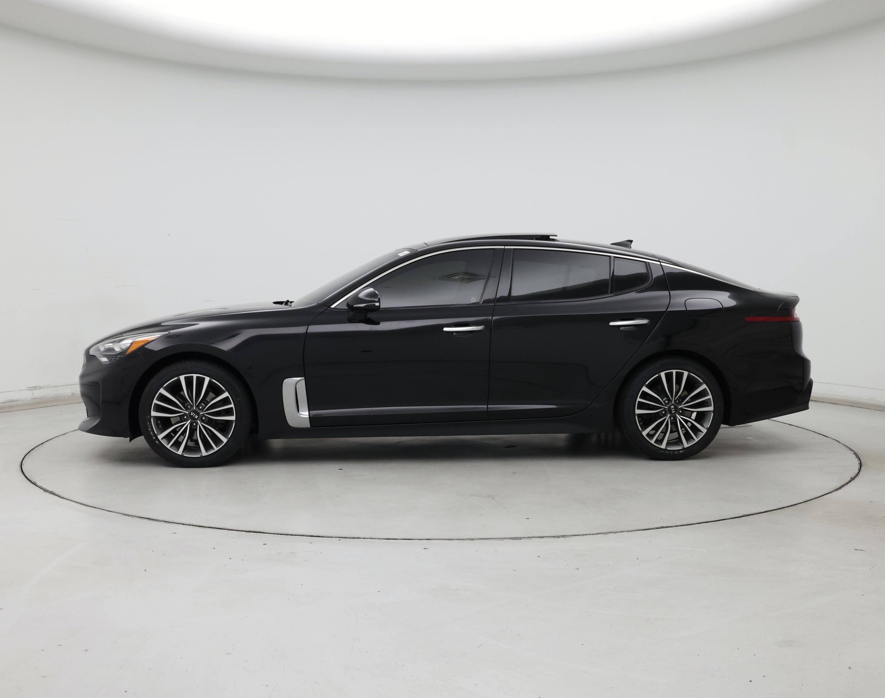 Thumbnail: 2018 Kia Stinger - 3