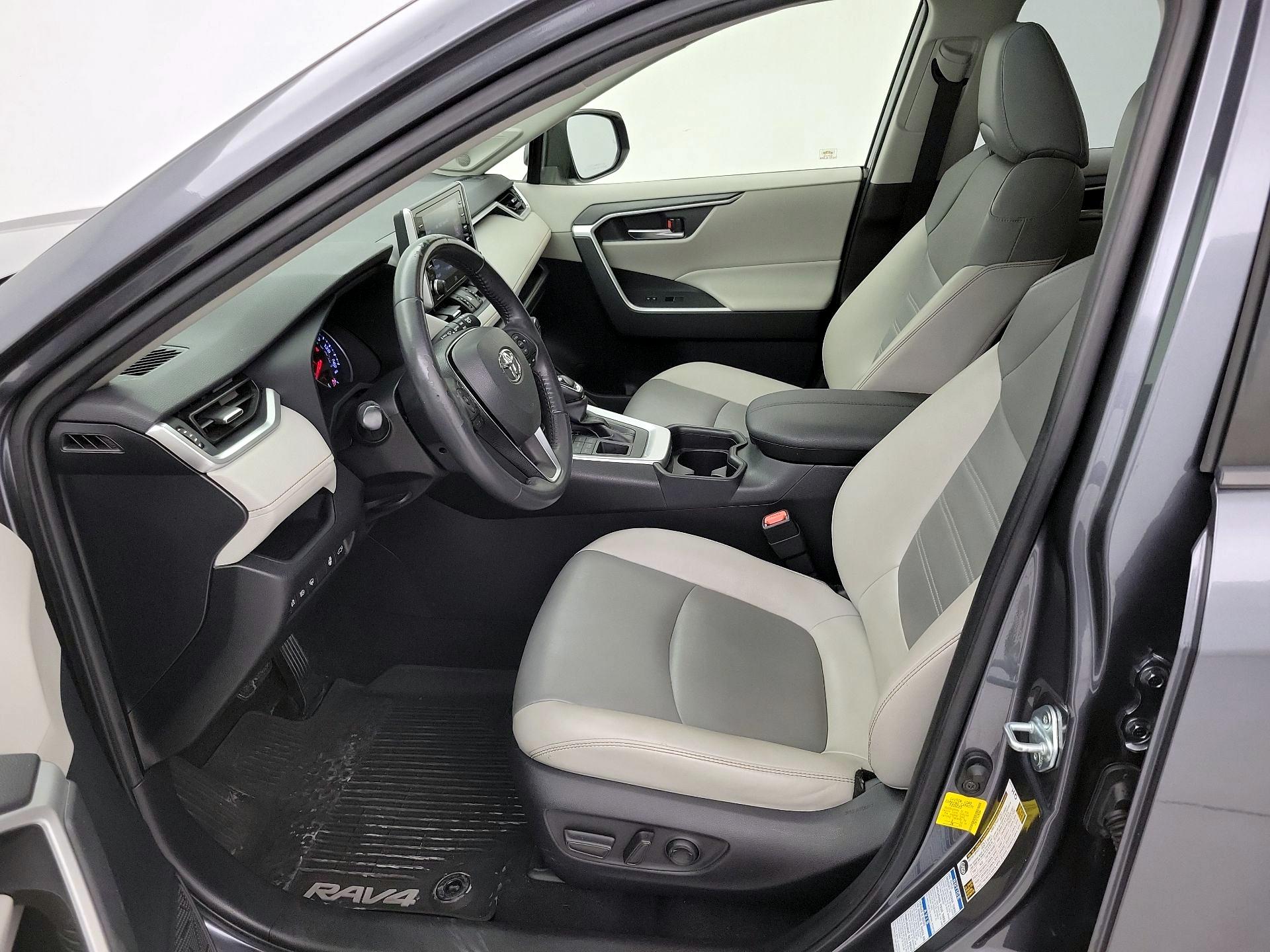 Thumbnail: 2020 Toyota RAV4 - 11