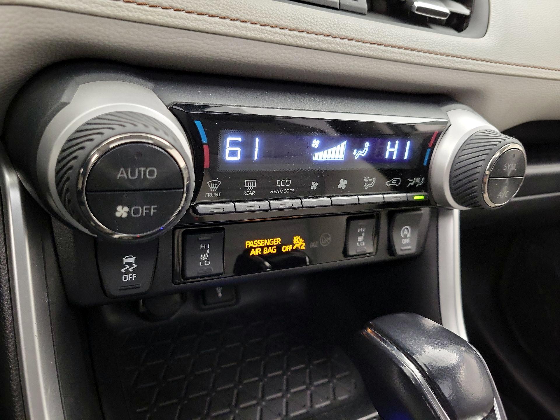 Thumbnail: 2020 Toyota RAV4 - 16