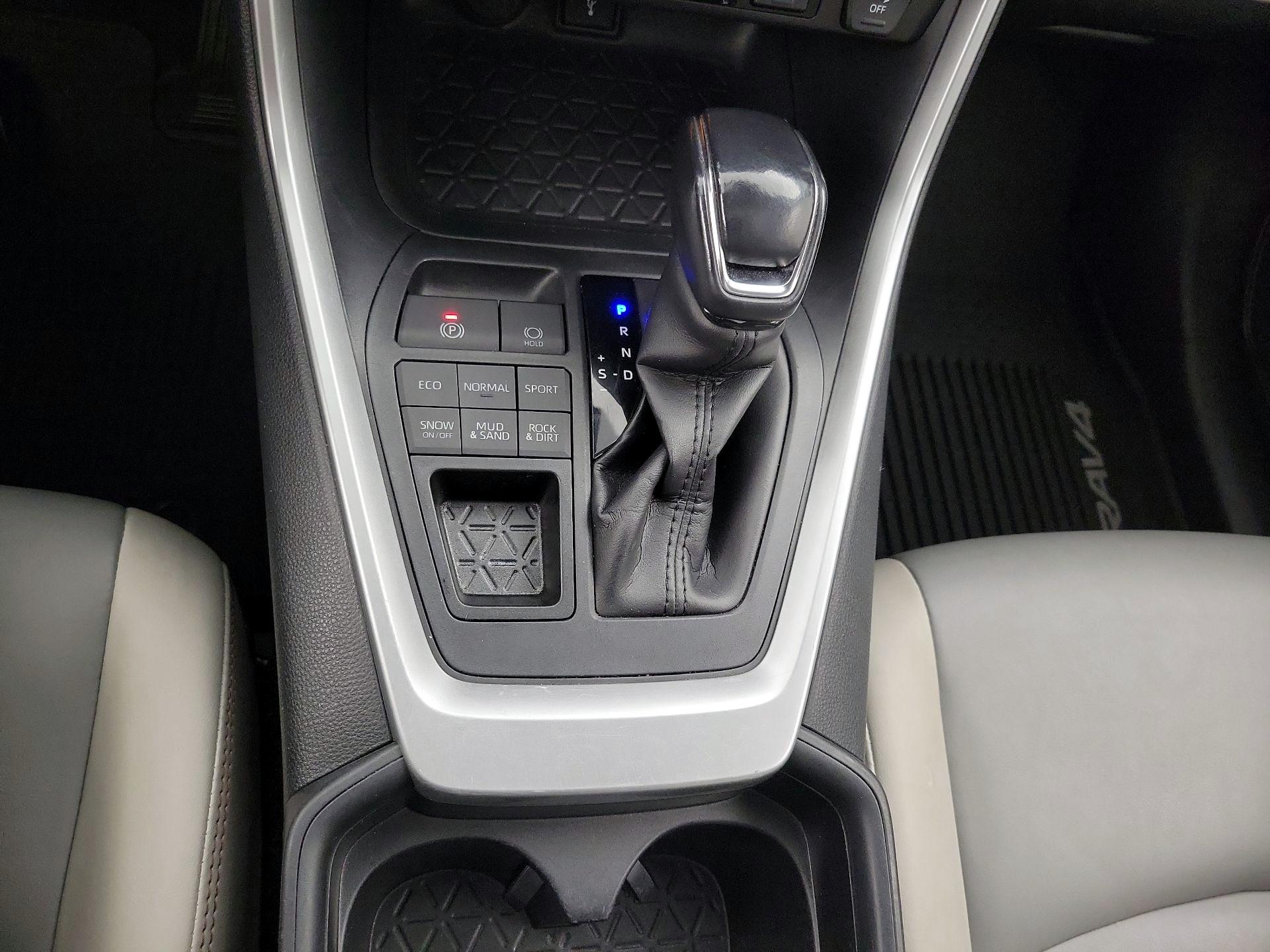 Thumbnail: 2020 Toyota RAV4 - 17