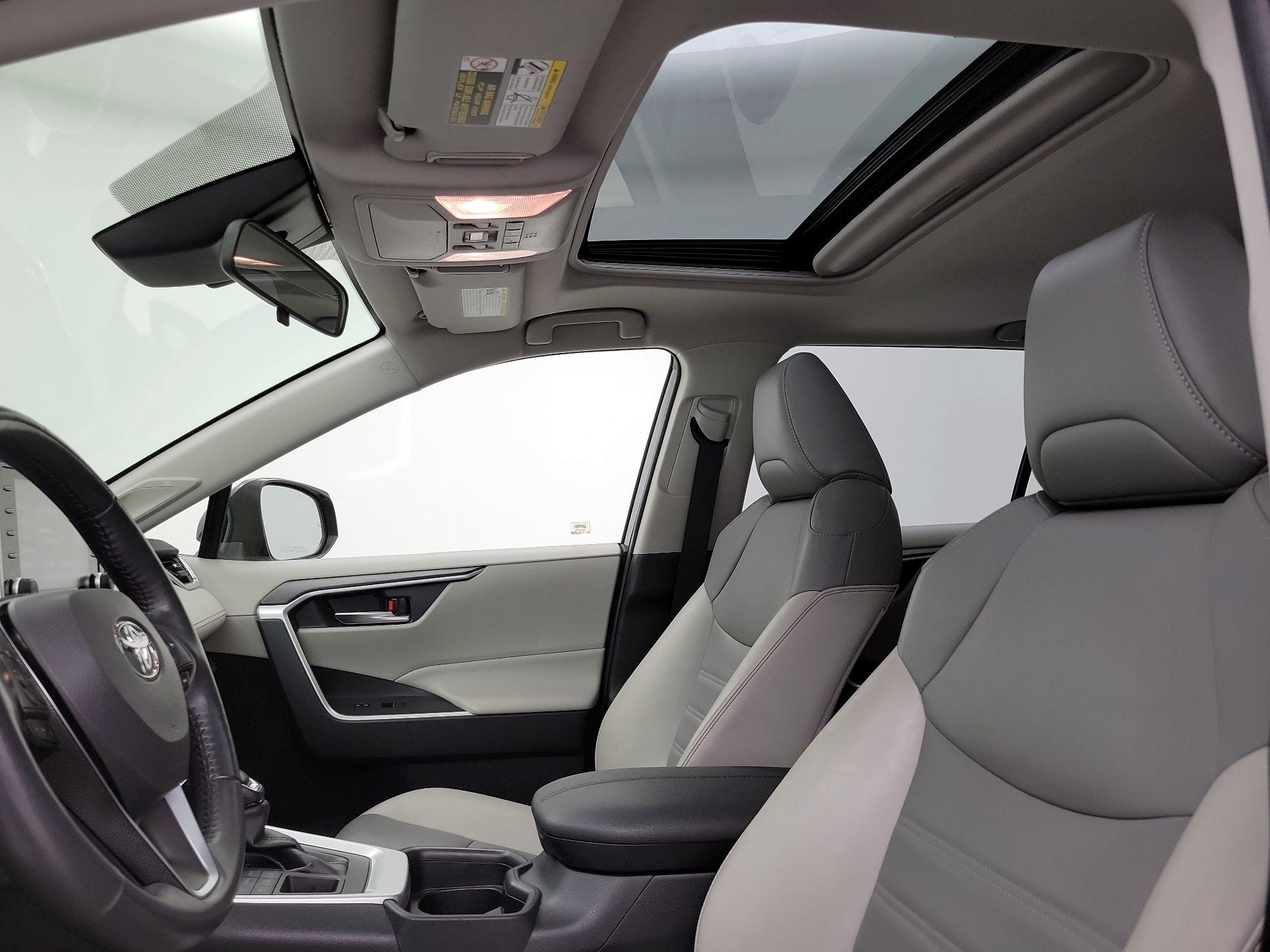 Thumbnail: 2020 Toyota RAV4 - 19