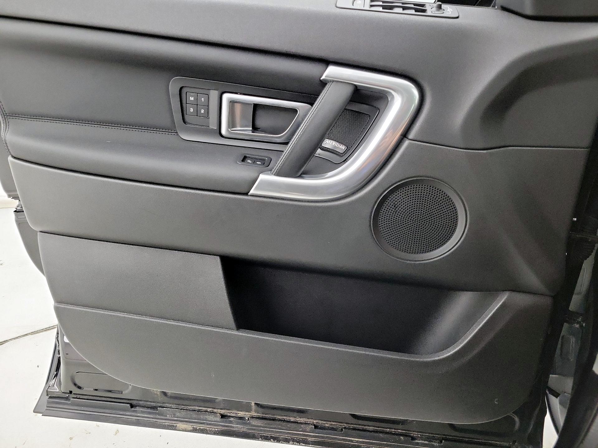 Thumbnail: 2019 Land Rover Discovery Sport - 12