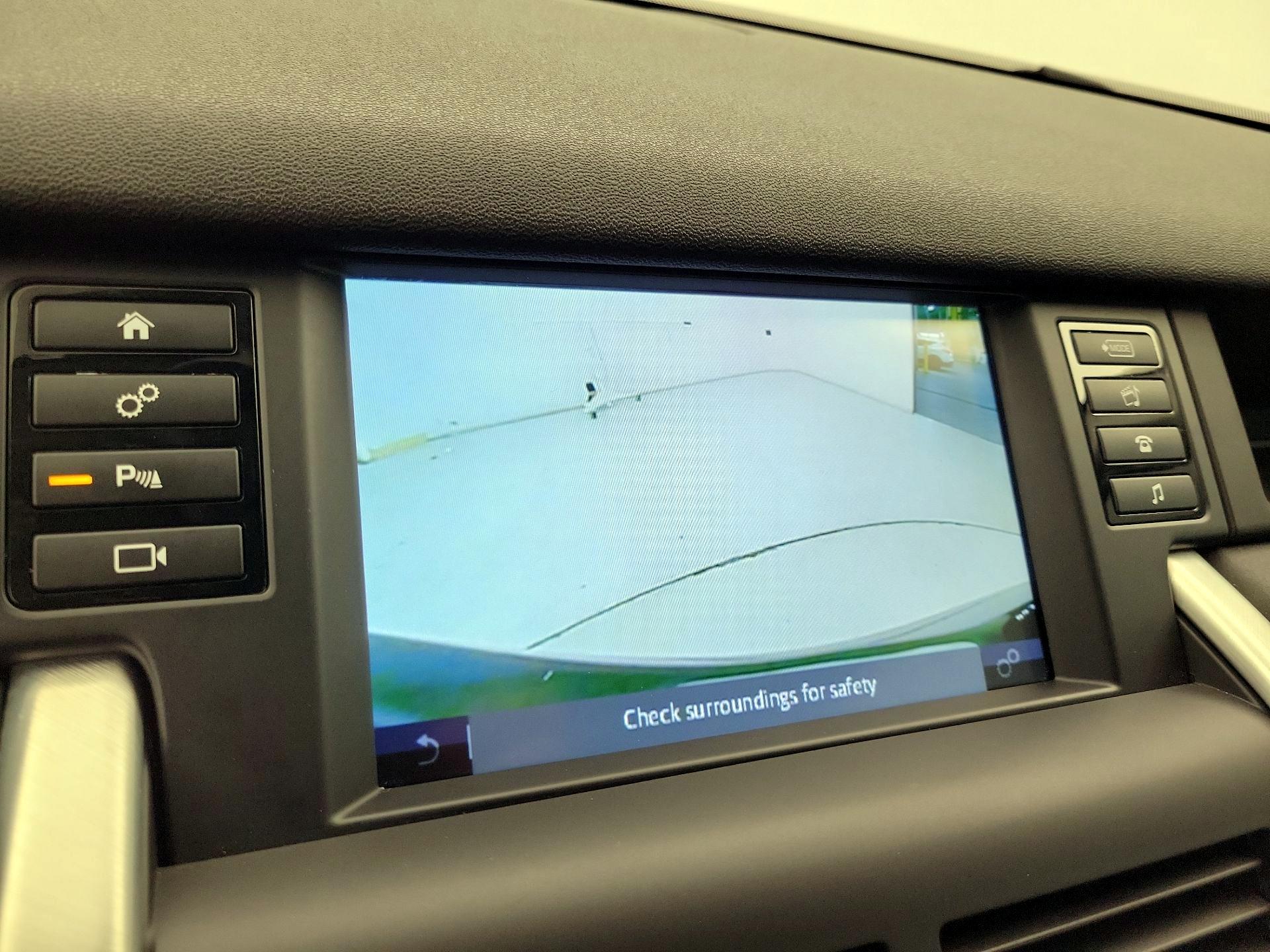 Thumbnail: 2019 Land Rover Discovery Sport - 14