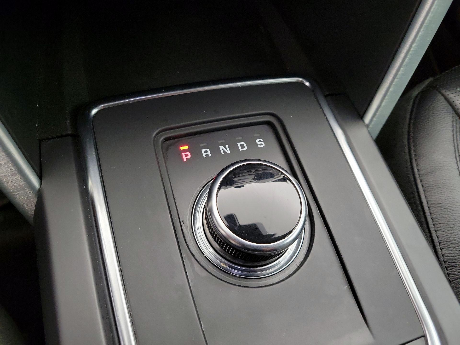 Thumbnail: 2019 Land Rover Discovery Sport - 17
