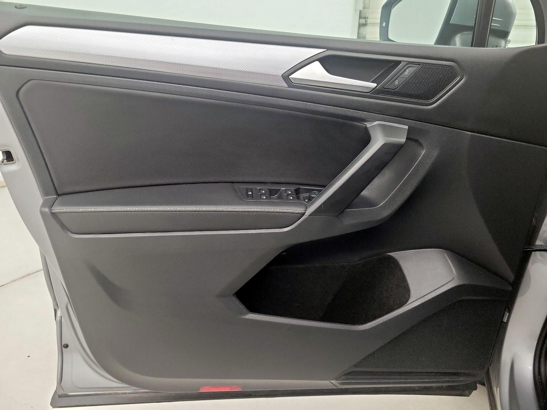 Thumbnail: 2023 Volkswagen Tiguan - 10