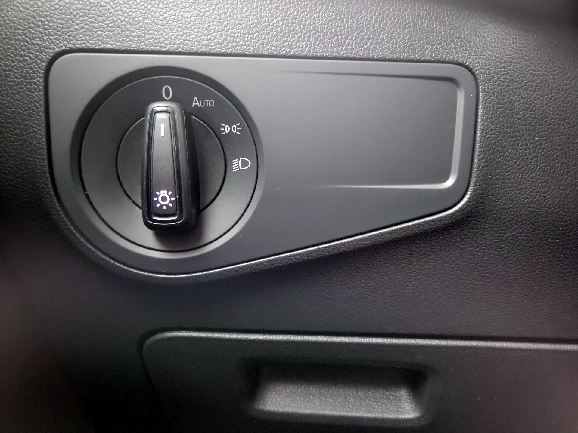 Thumbnail: 2023 Volkswagen Tiguan - 11