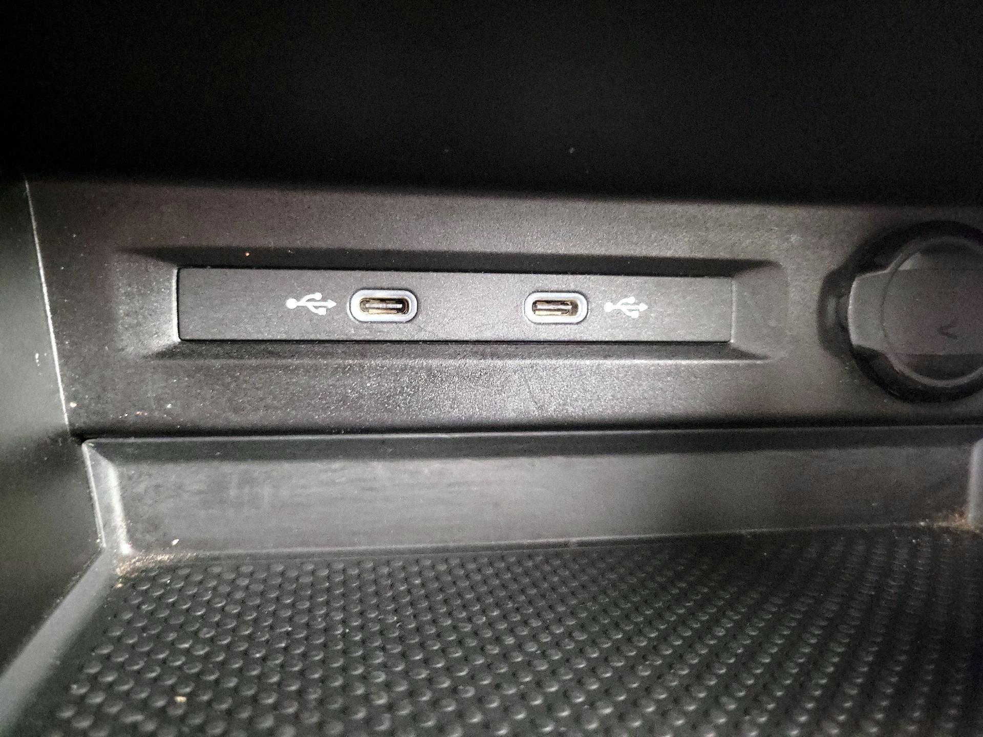 Thumbnail: 2023 Volkswagen Tiguan - 16