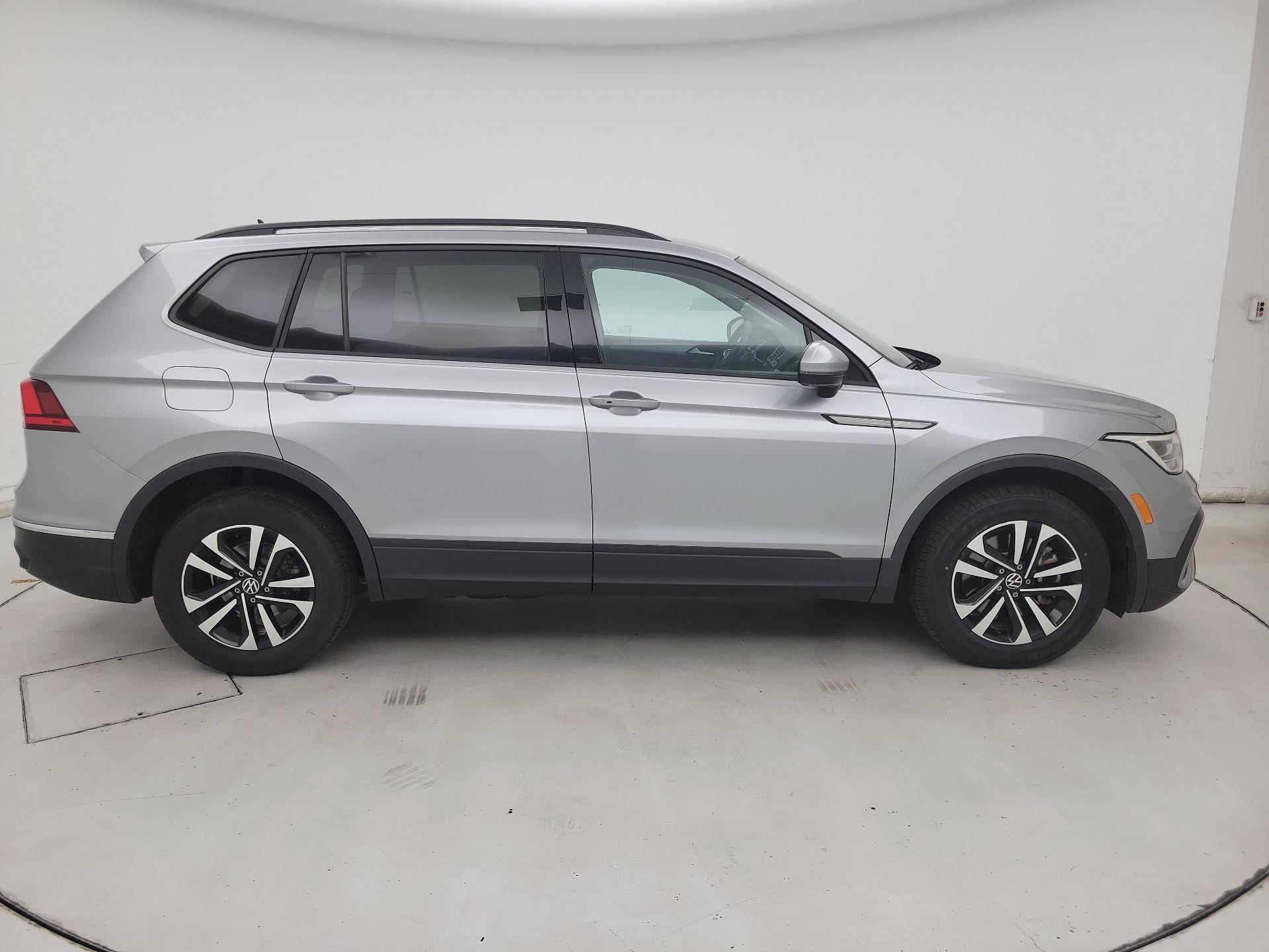 Thumbnail: 2023 Volkswagen Tiguan - 4