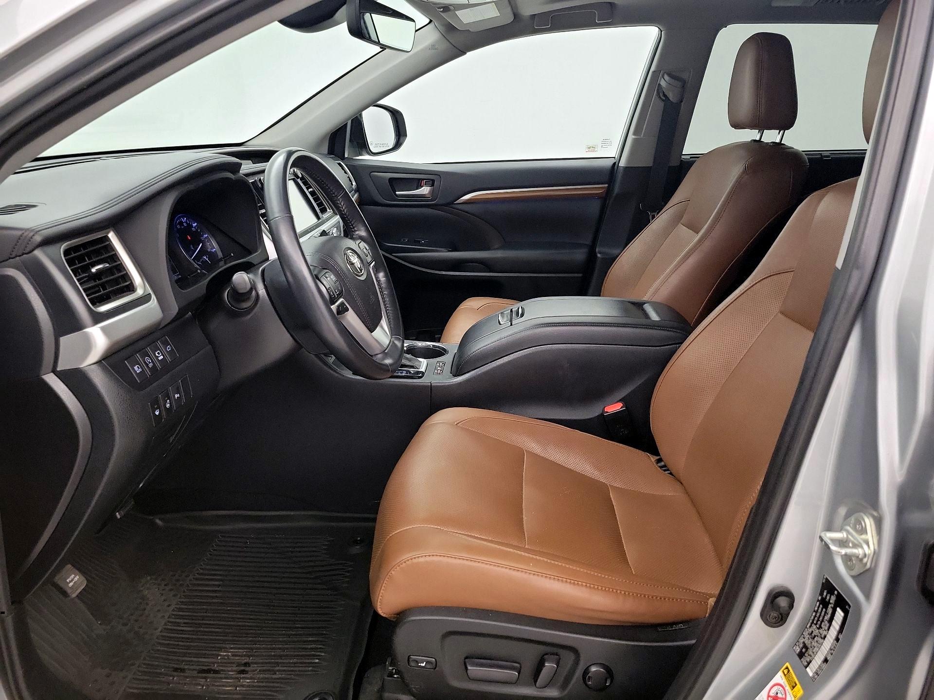 Thumbnail: 2019 Toyota Highlander - 9