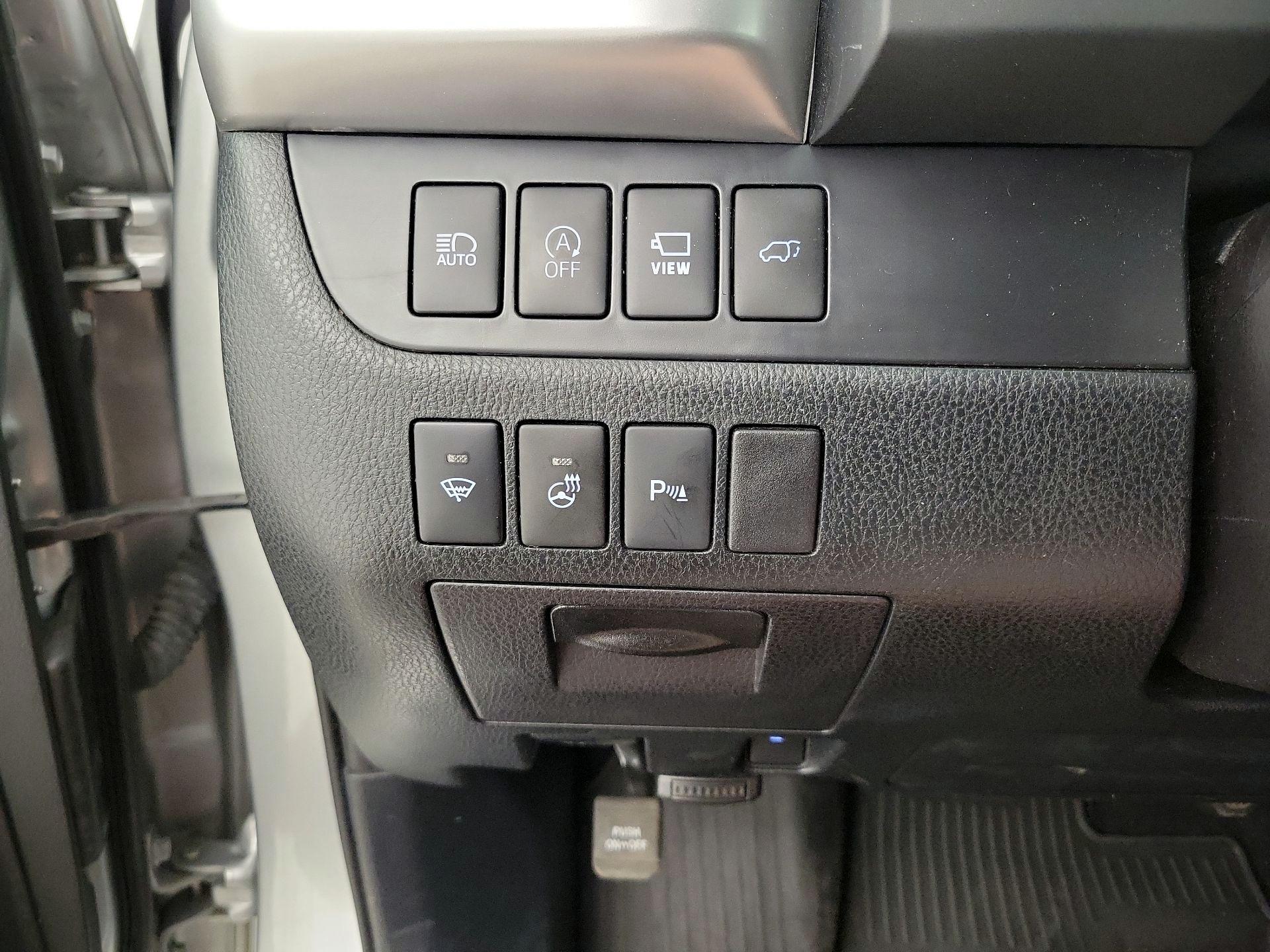 Thumbnail: 2019 Toyota Highlander - 11