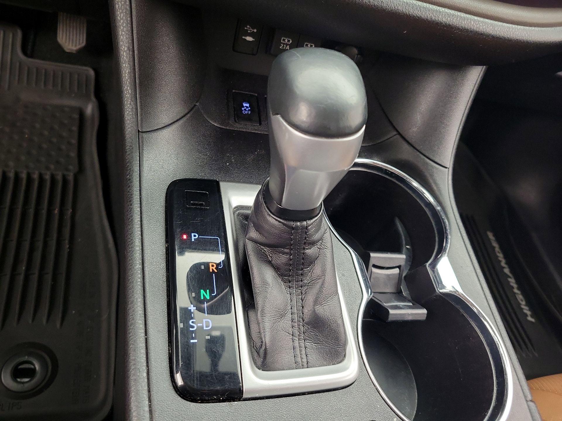 Thumbnail: 2019 Toyota Highlander - 16