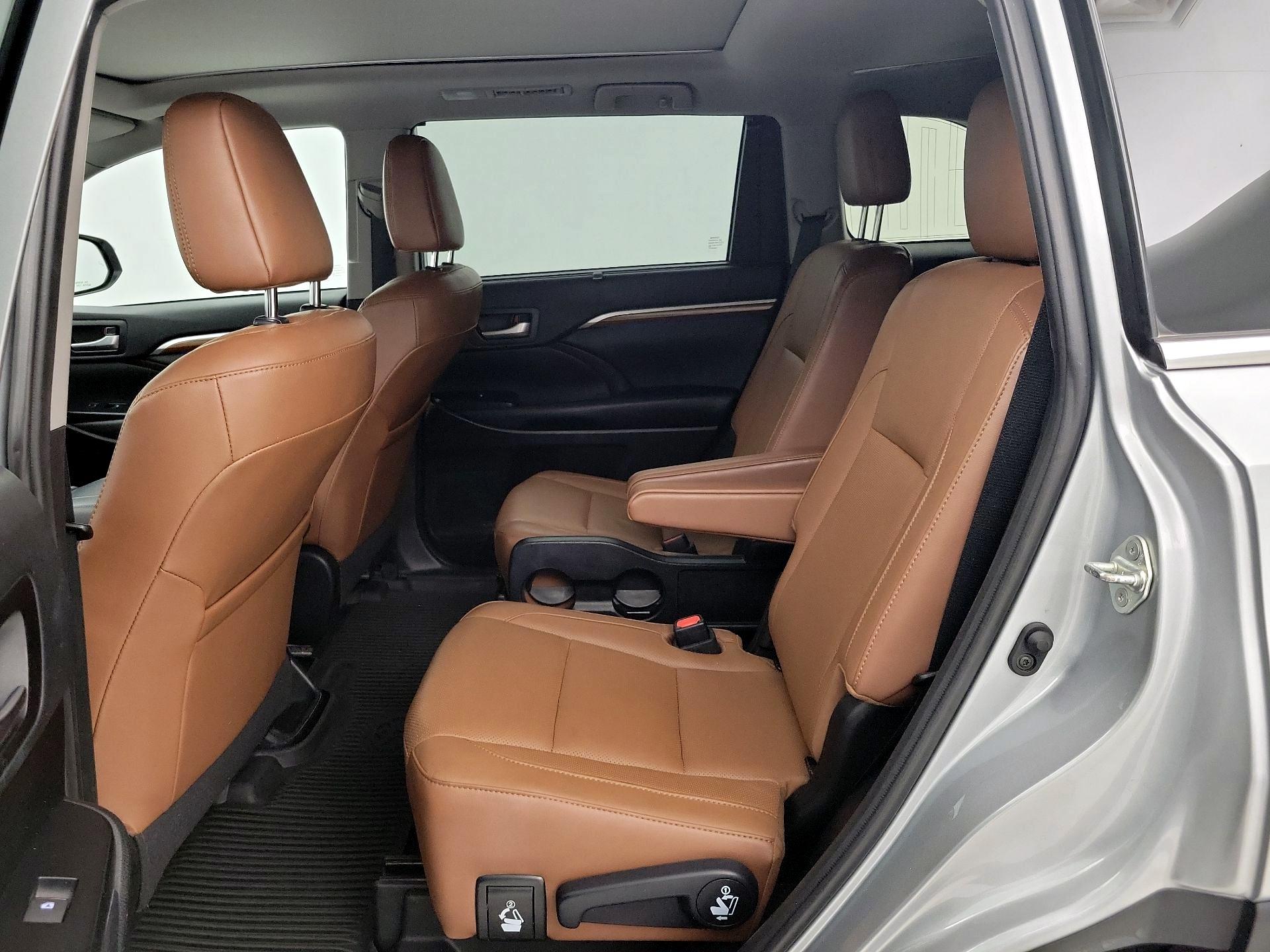 Thumbnail: 2019 Toyota Highlander - 19