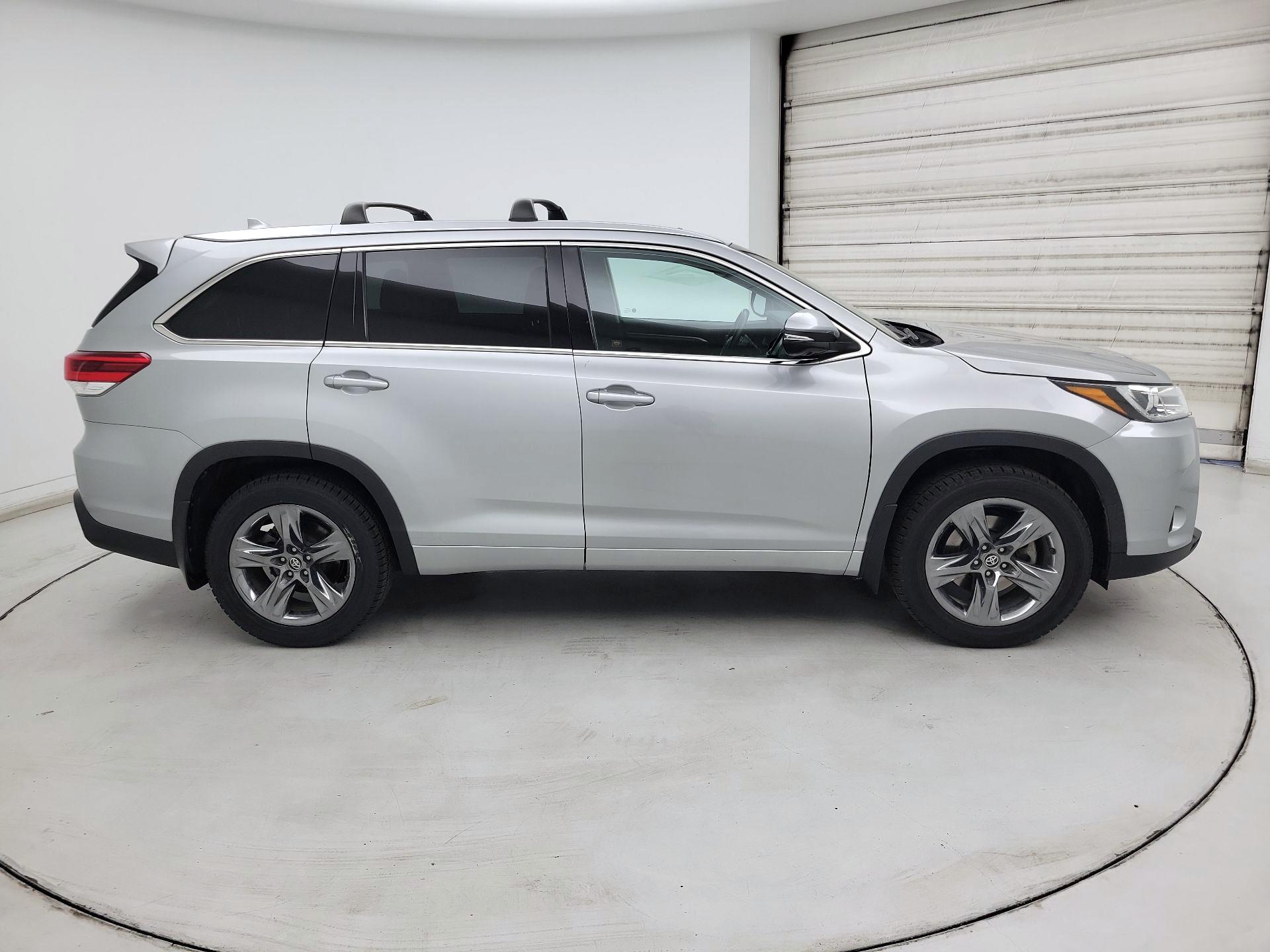 Thumbnail: 2019 Toyota Highlander - 4