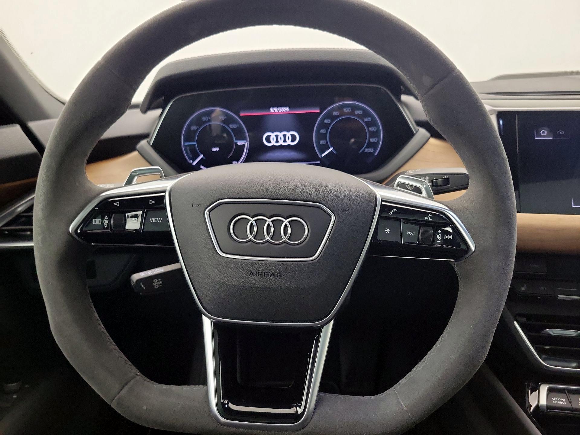 Thumbnail: 2022 Audi e-tron GT - 10