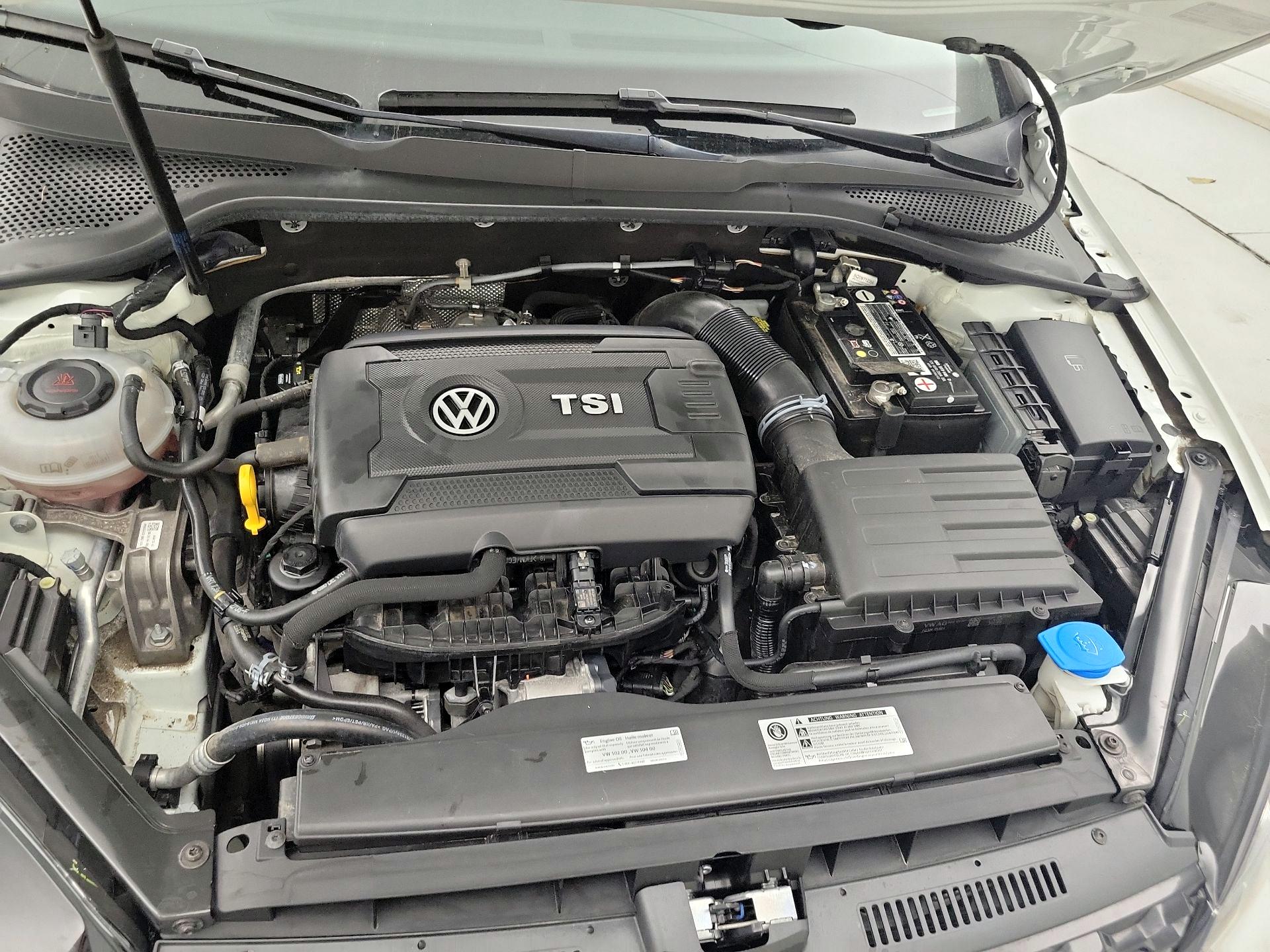 Thumbnail: 2019 Volkswagen Golf - 20