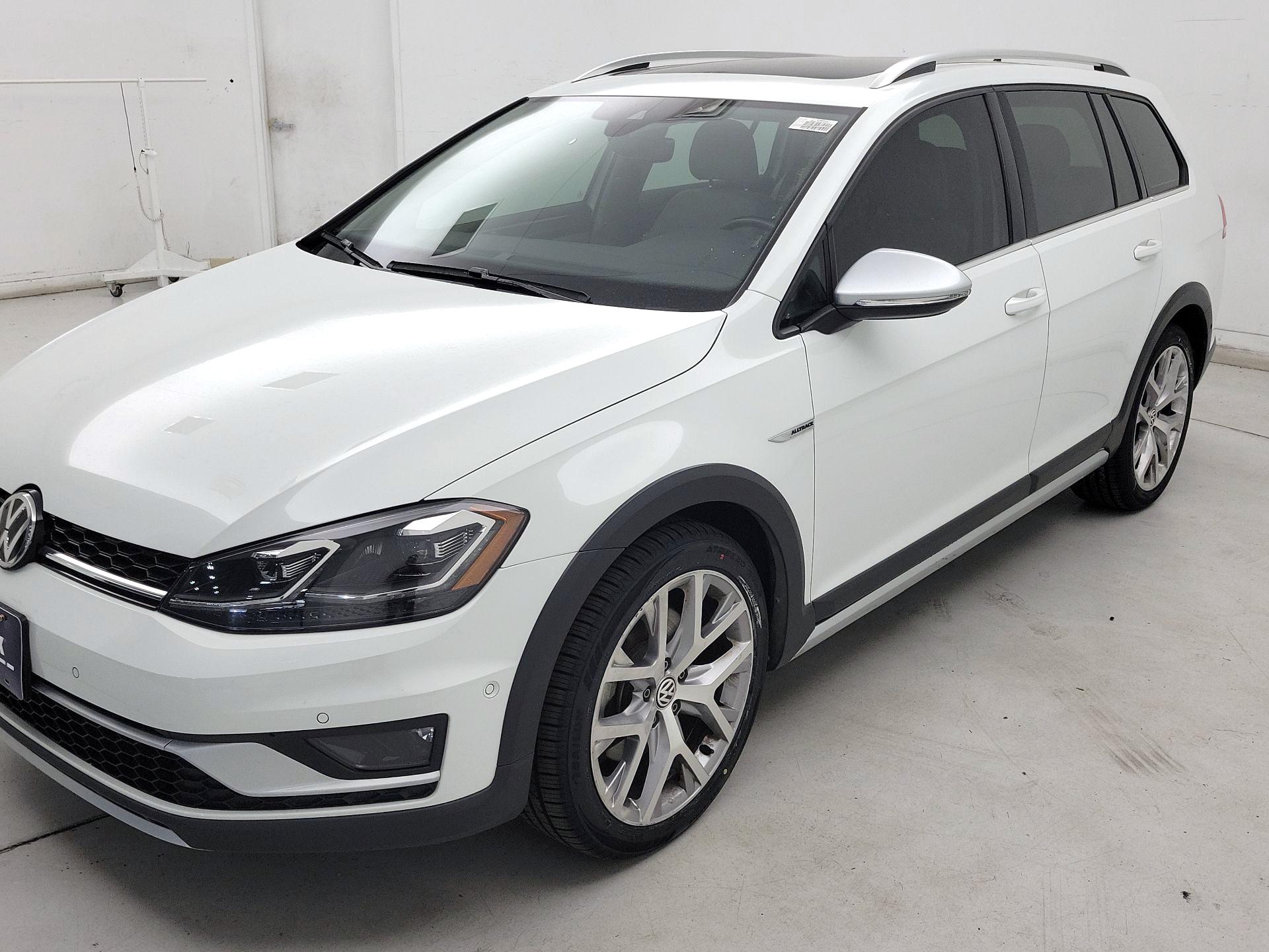 Thumbnail: 2019 Volkswagen Golf - 3