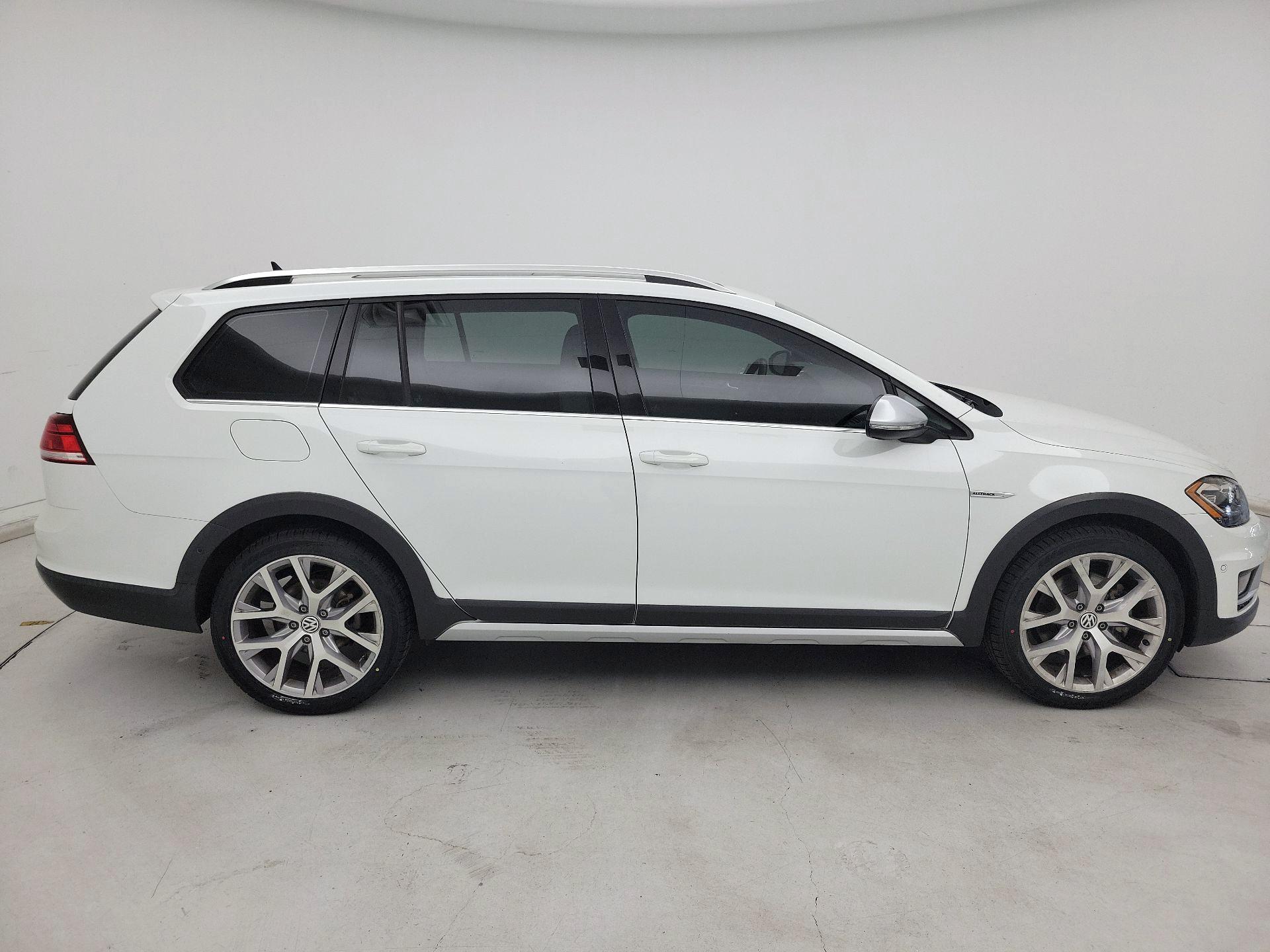 Thumbnail: 2019 Volkswagen Golf - 4