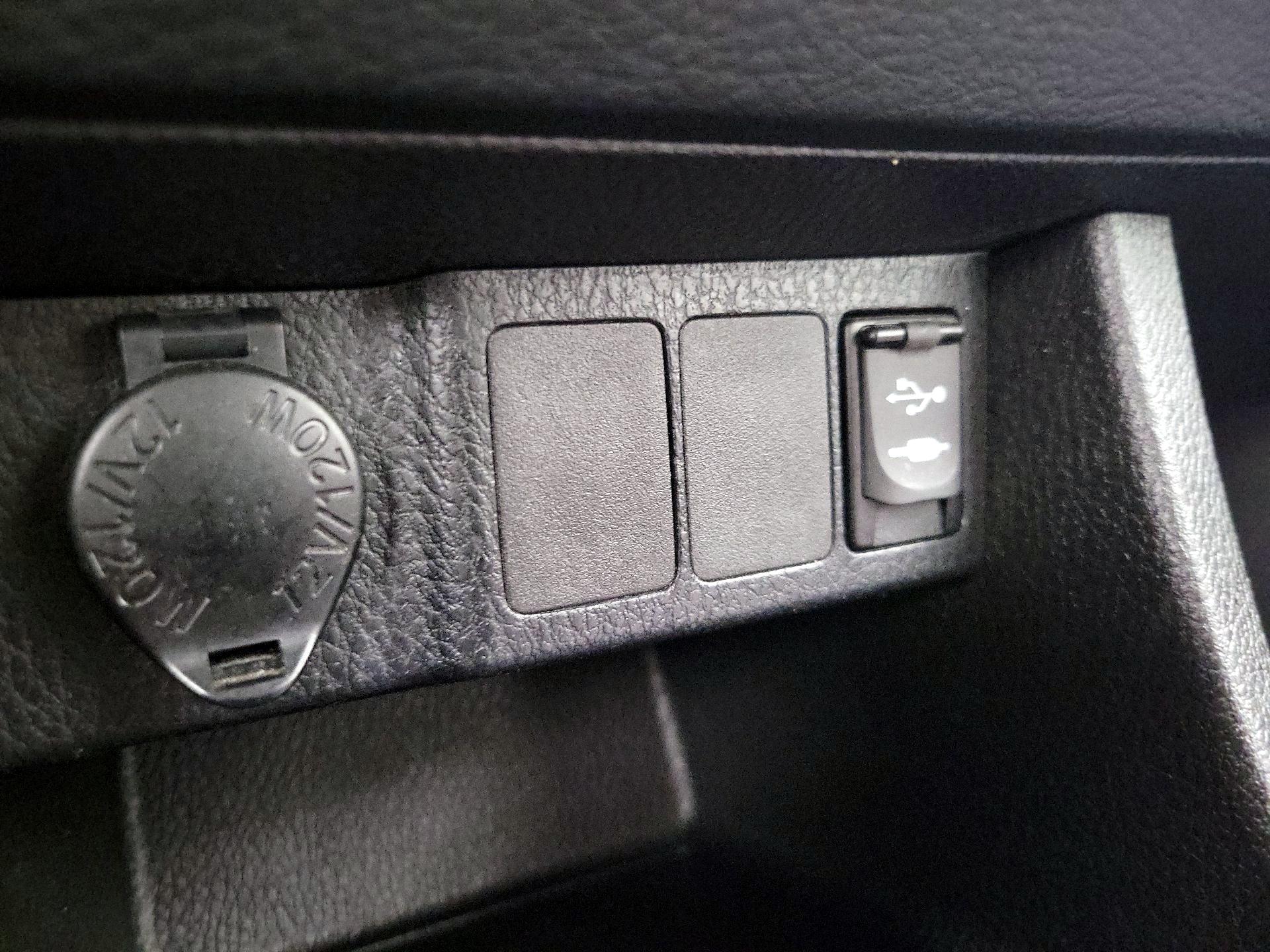 Thumbnail: 2014 Toyota Corolla - 18