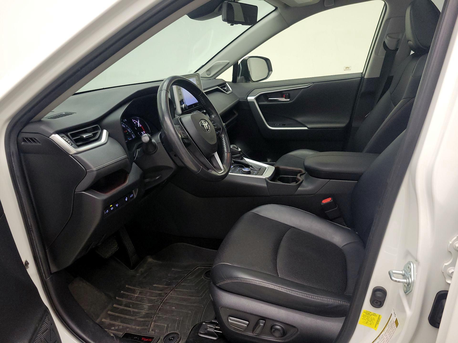Thumbnail: 2019 Toyota RAV4 - 11